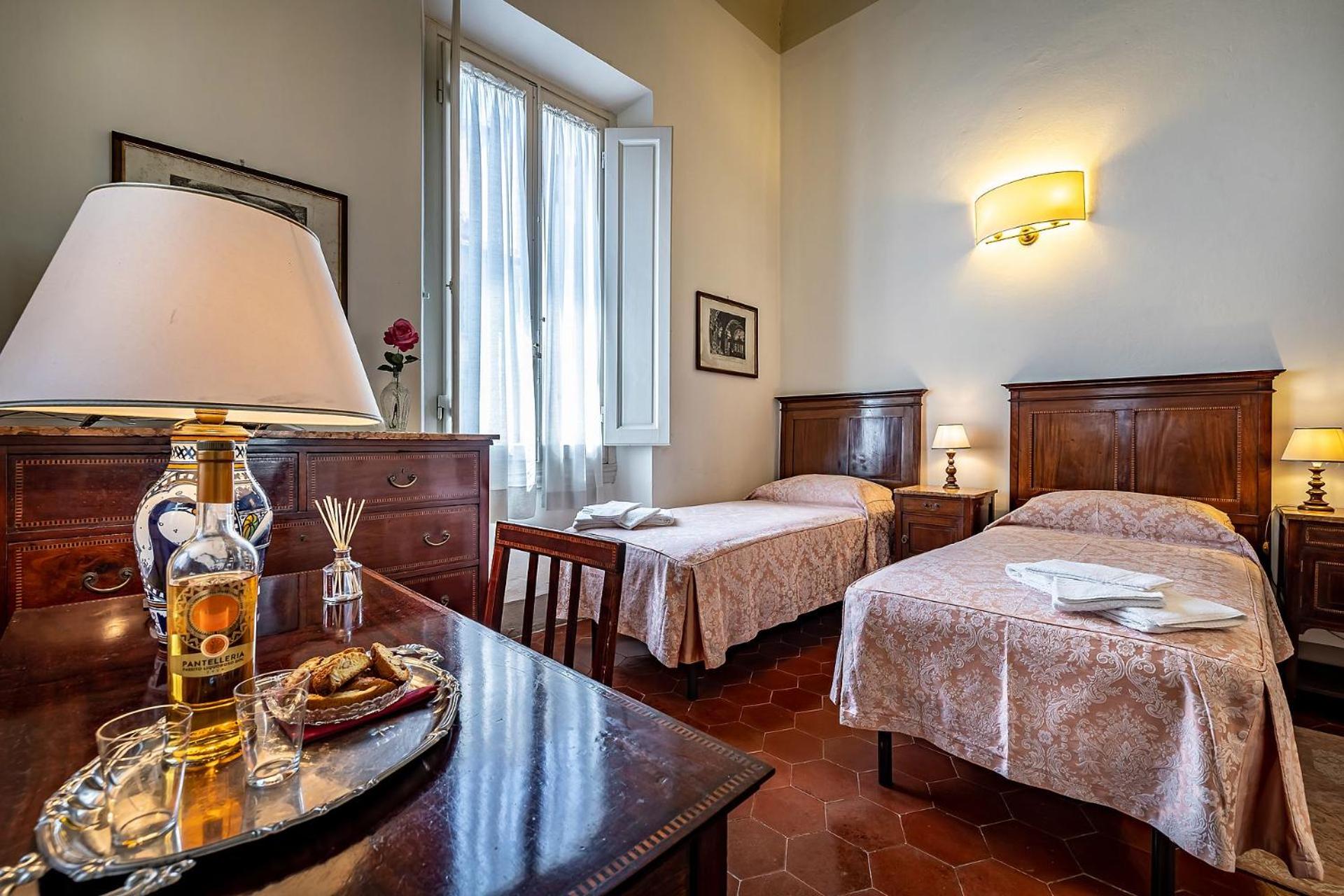Twin Room with Private Bathroom photo 3