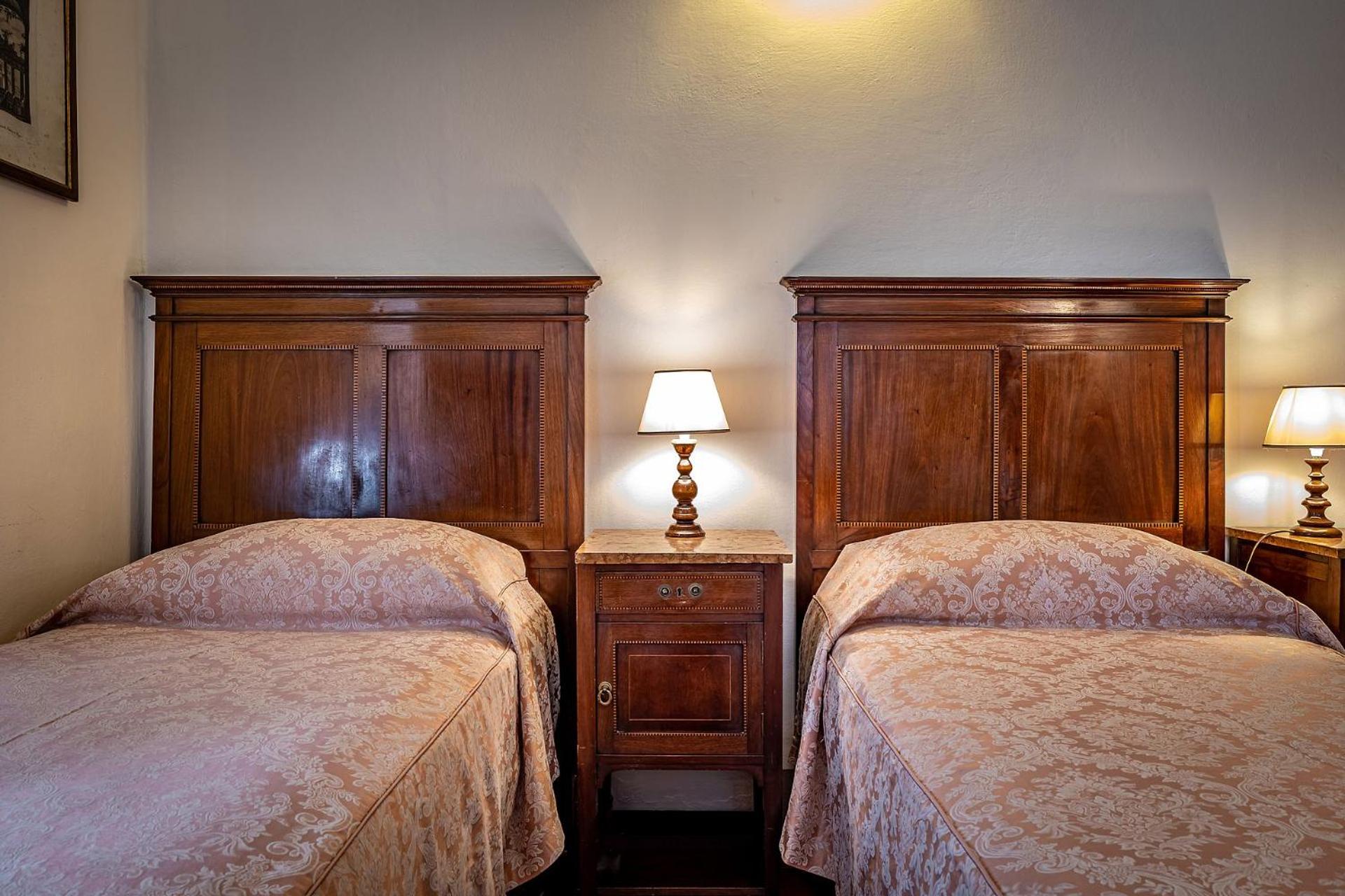 Twin Room with Private Bathroom photo 3