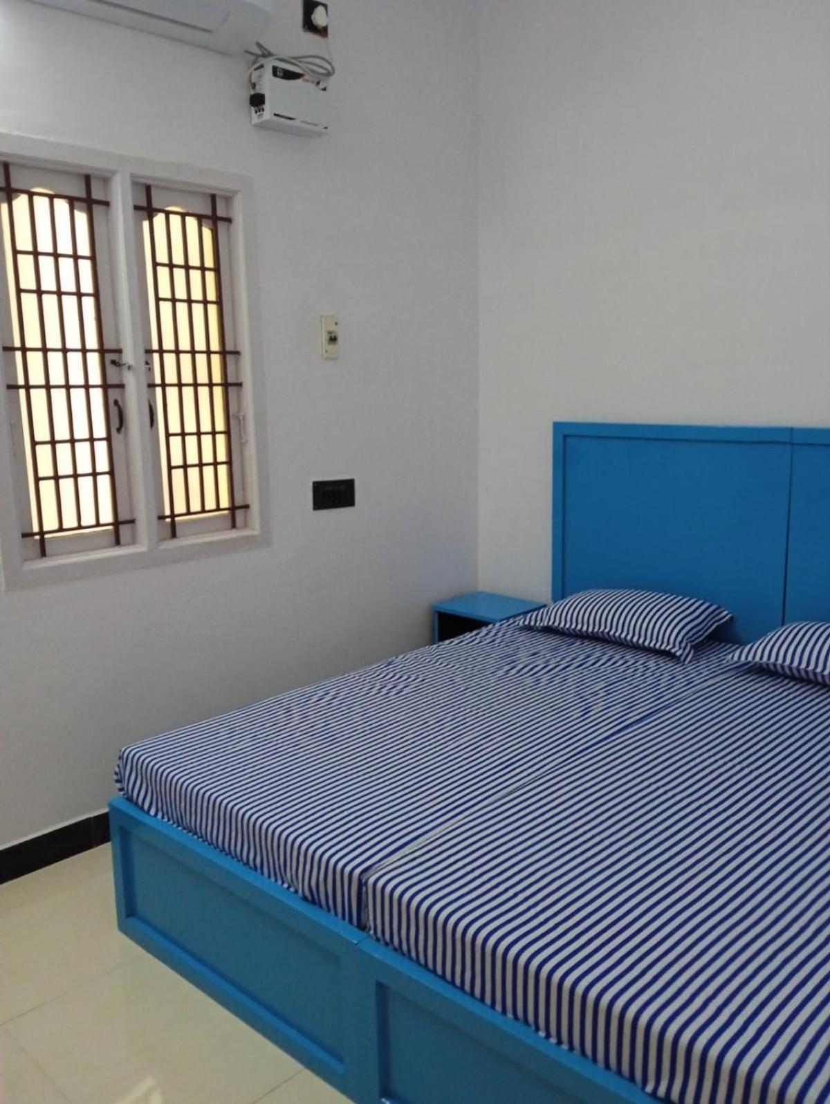 One-Bedroom Apartment - Photo 1