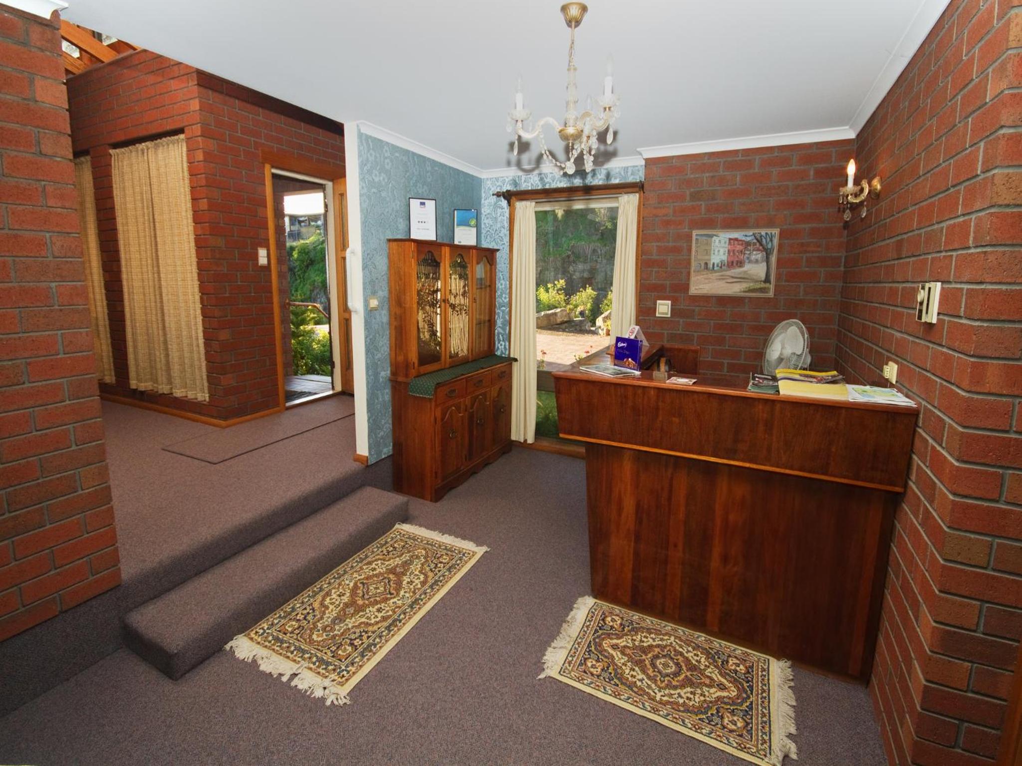 Three-Bedroom House photo 3