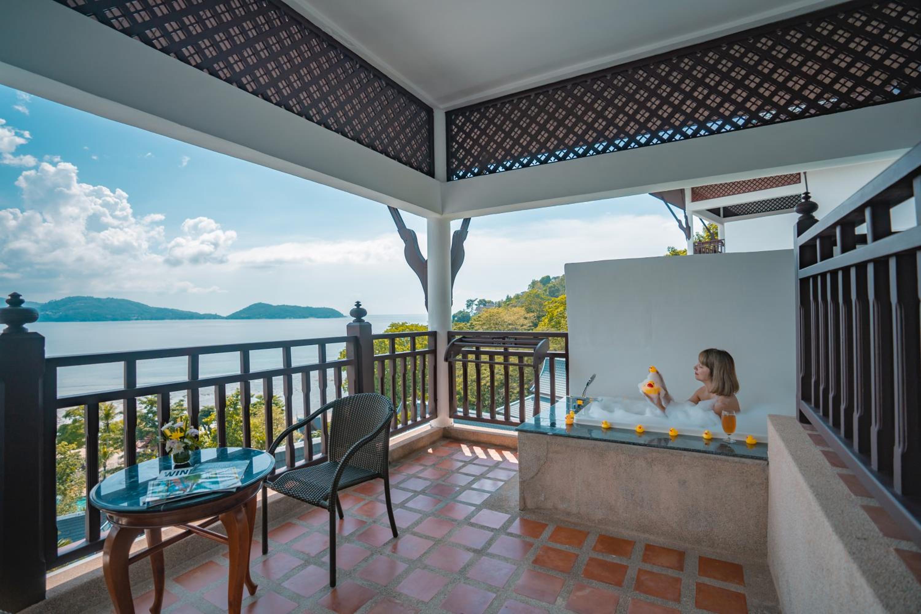 Seaview Hillside with Terrace Bathtub - Photo 7