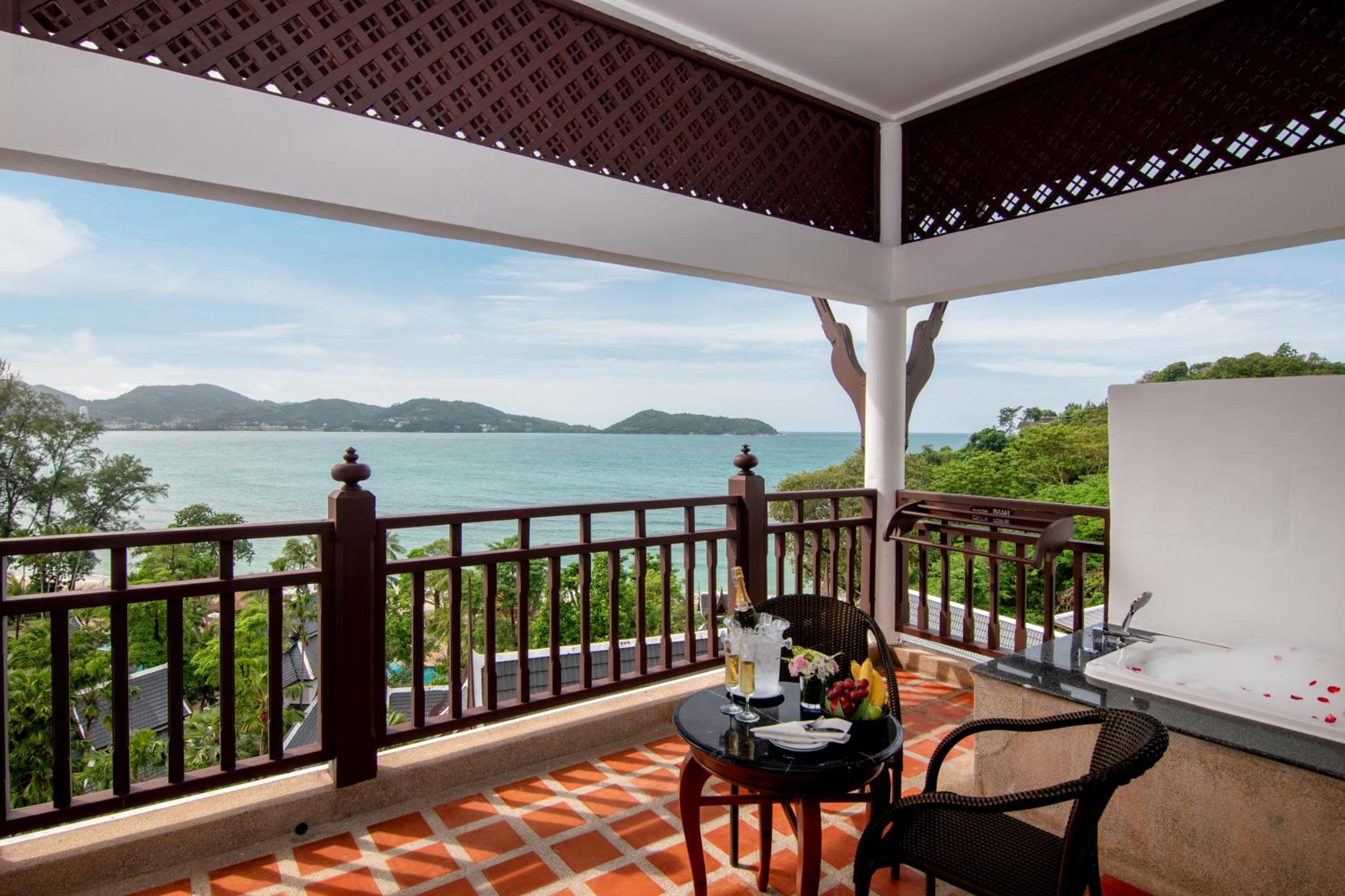 Seaview Hillside with Terrace Bathtub - Photo 13