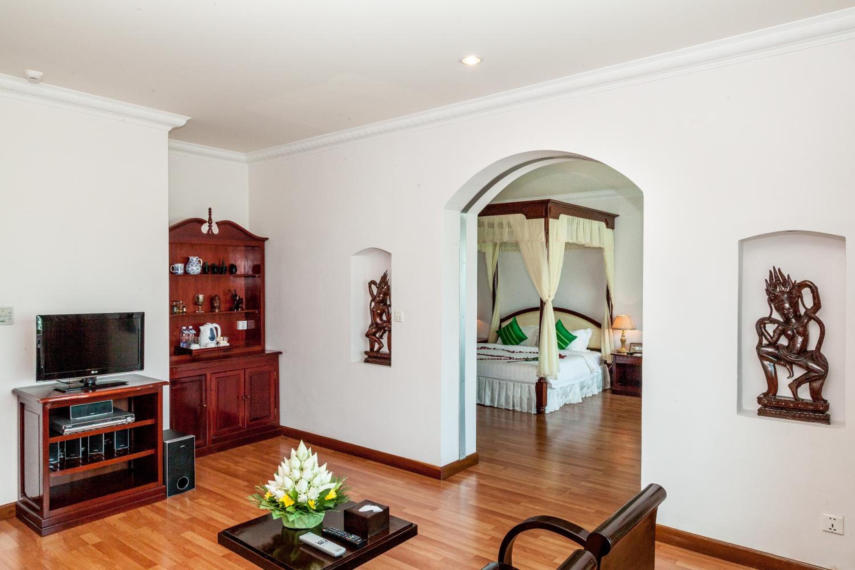 Executive Suite - Photo 3