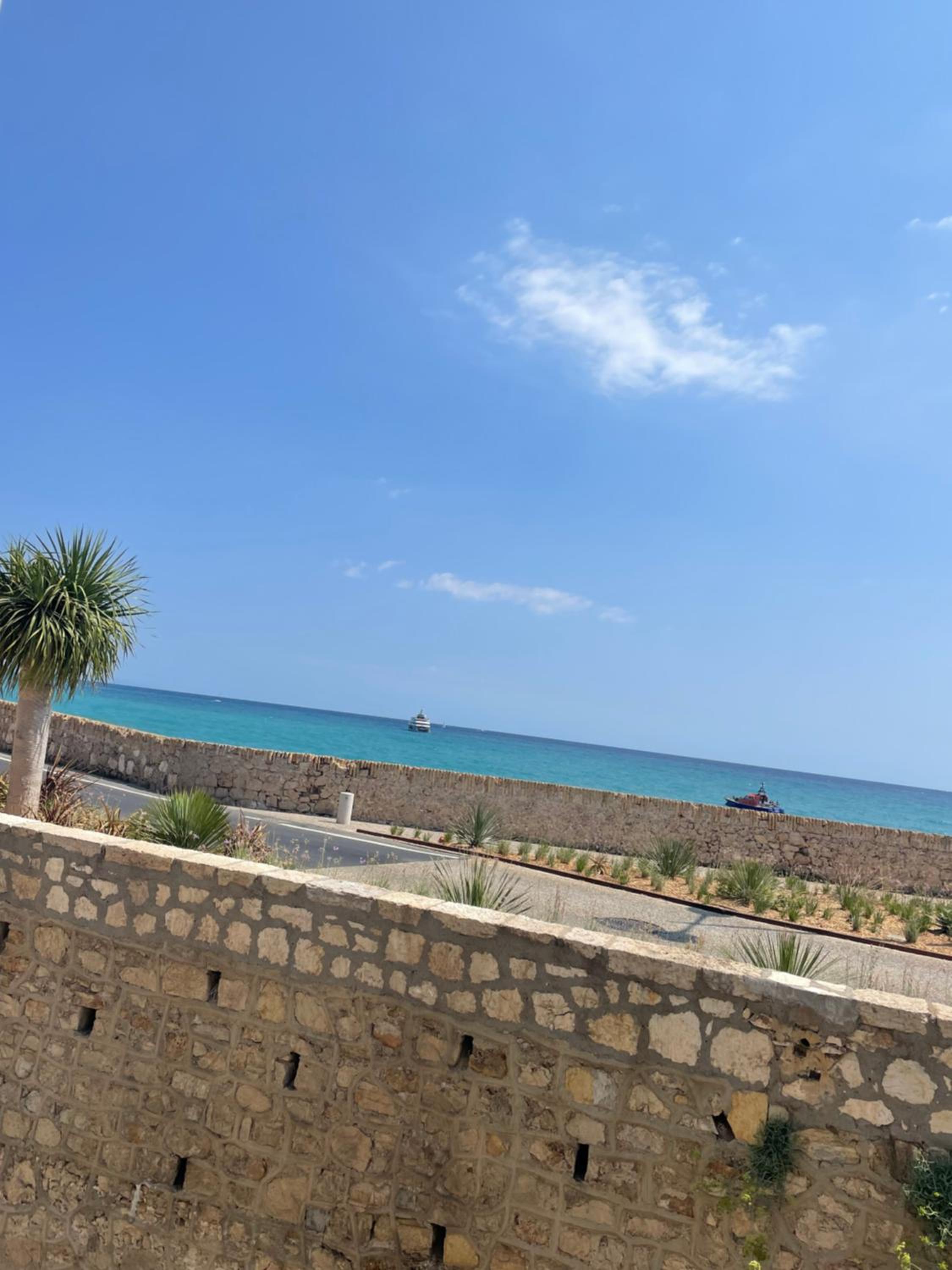 Apartment with Sea View - Photo 4