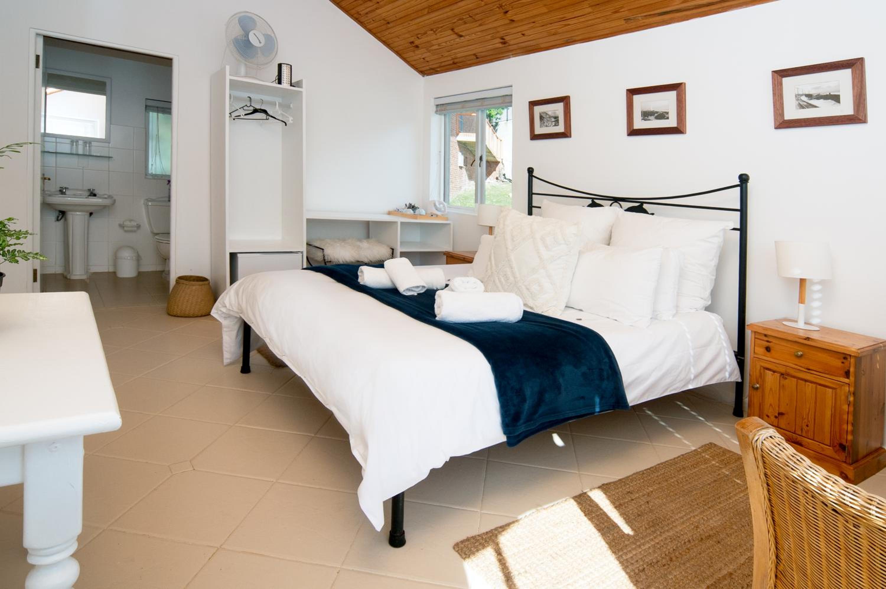 Standard Double Room with Balcony - Photo 6