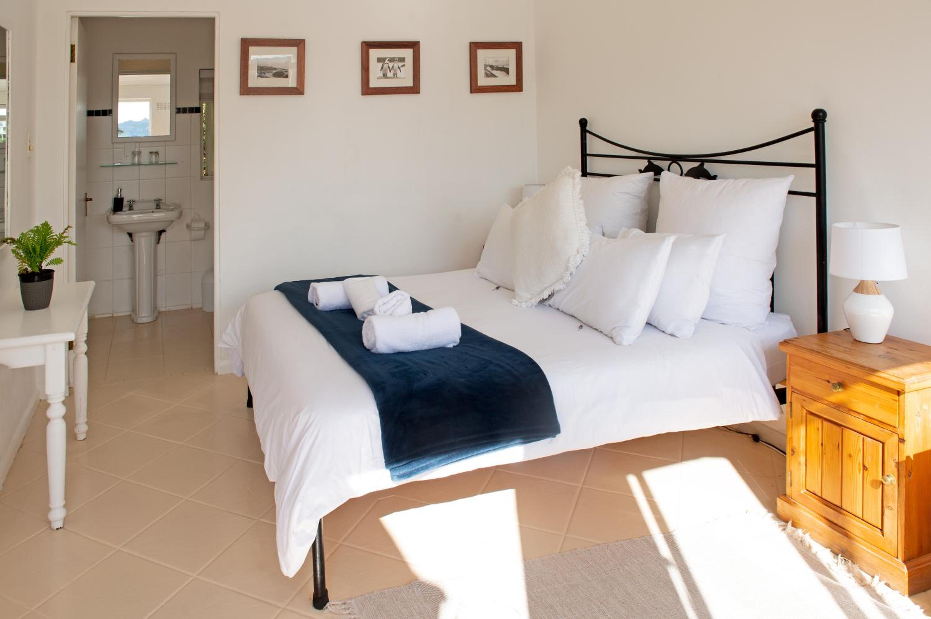Standard Double Room with Balcony - Photo 4