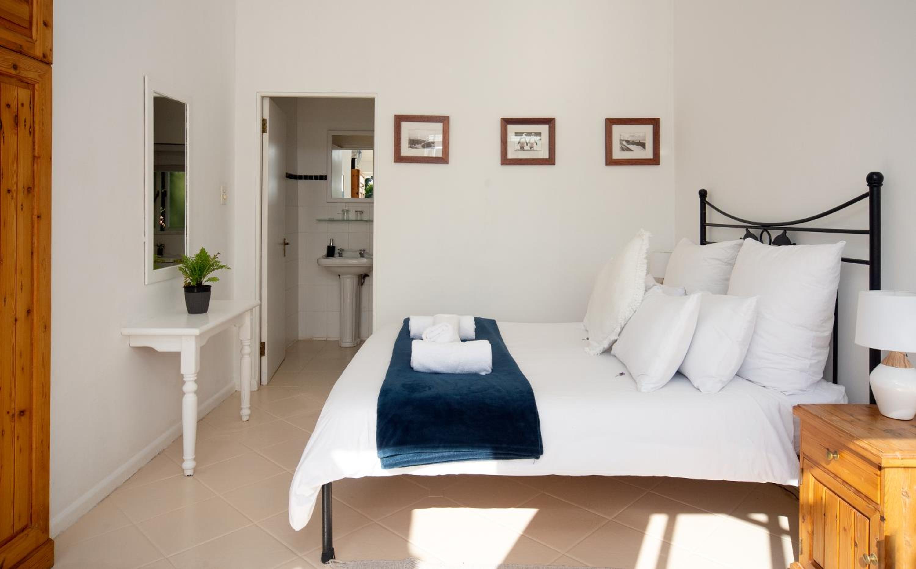 Standard Double Room with Balcony - Photo 3