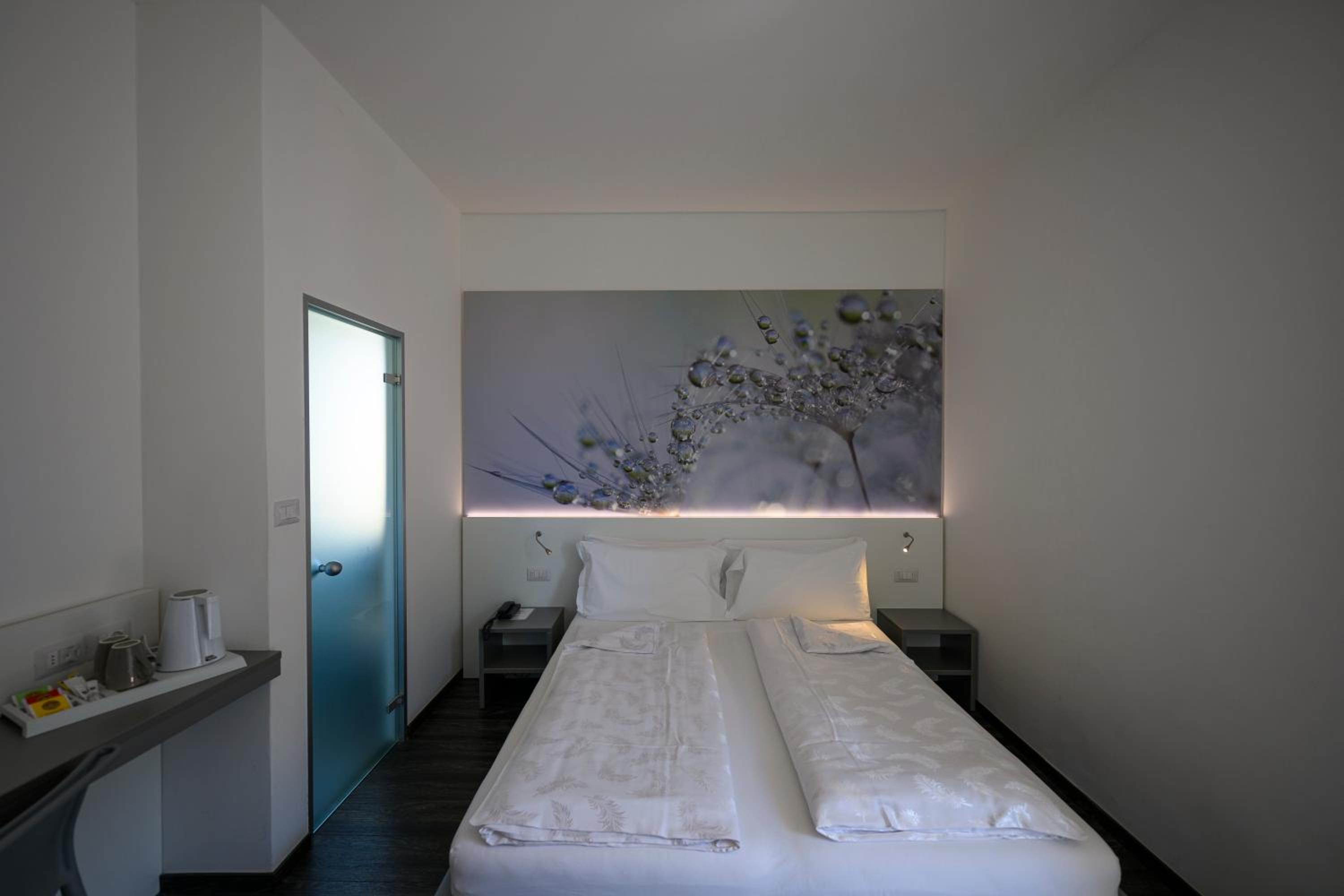 Double or Twin Room - Photo 4