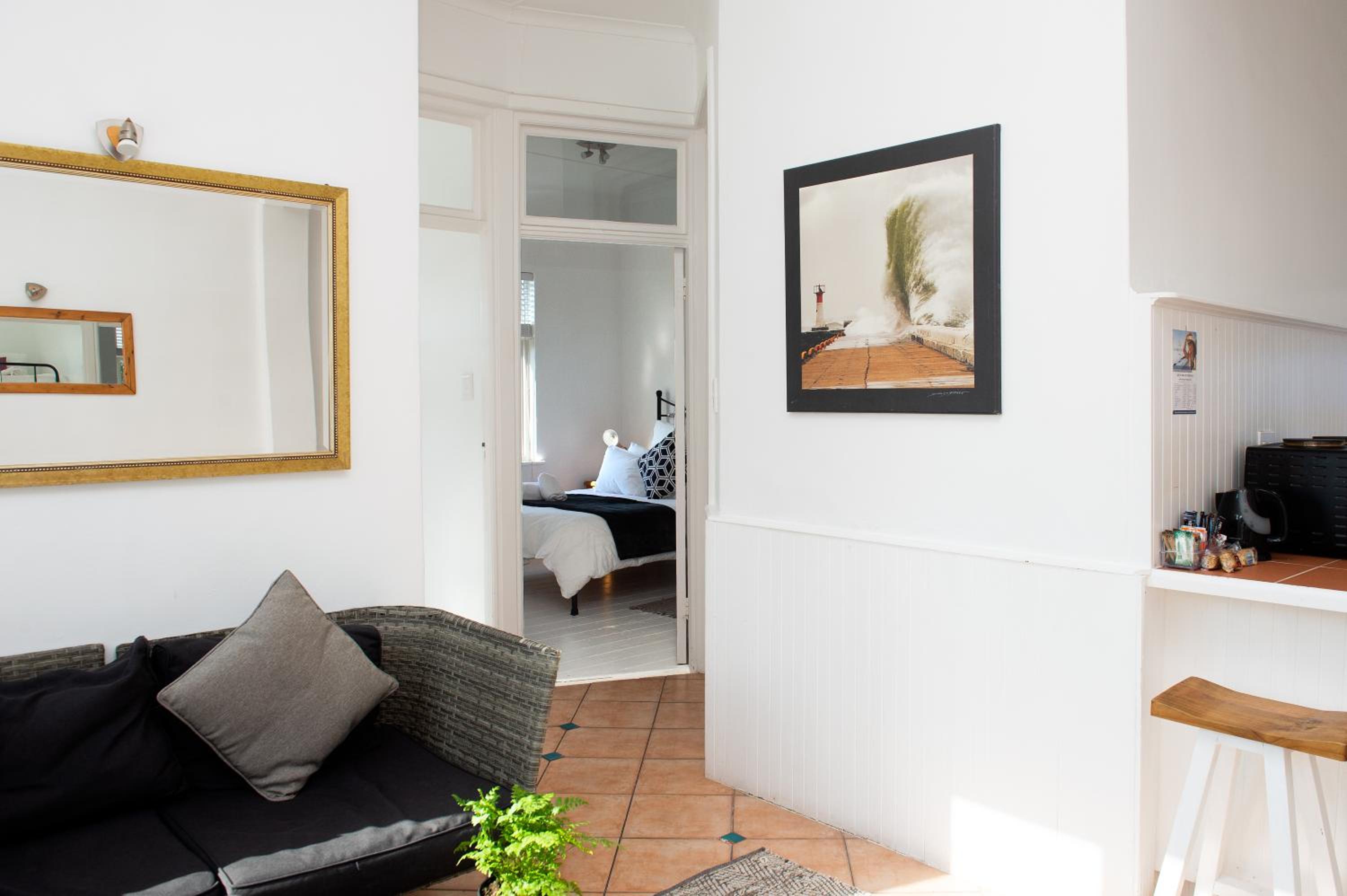 Apartment with Sea View - Photo 8