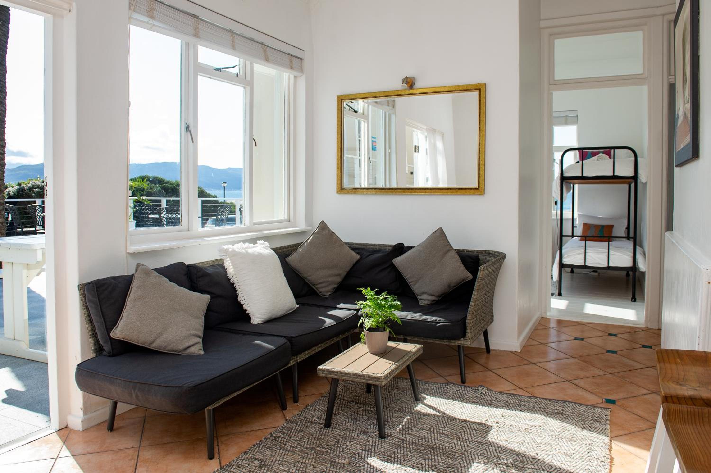 Apartment with Sea View - Photo 4