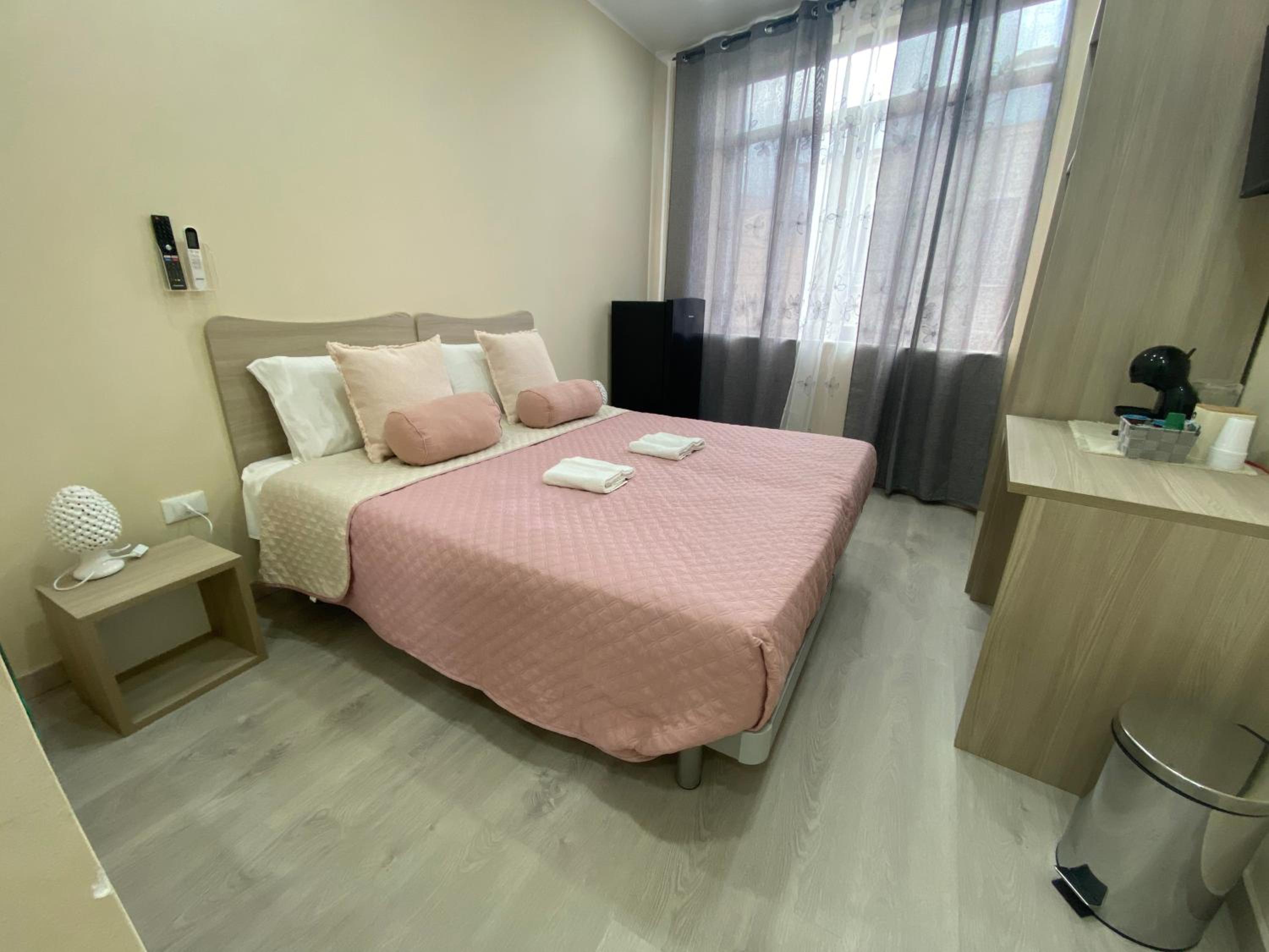 Double Room with Private Bathroom - Photo 1