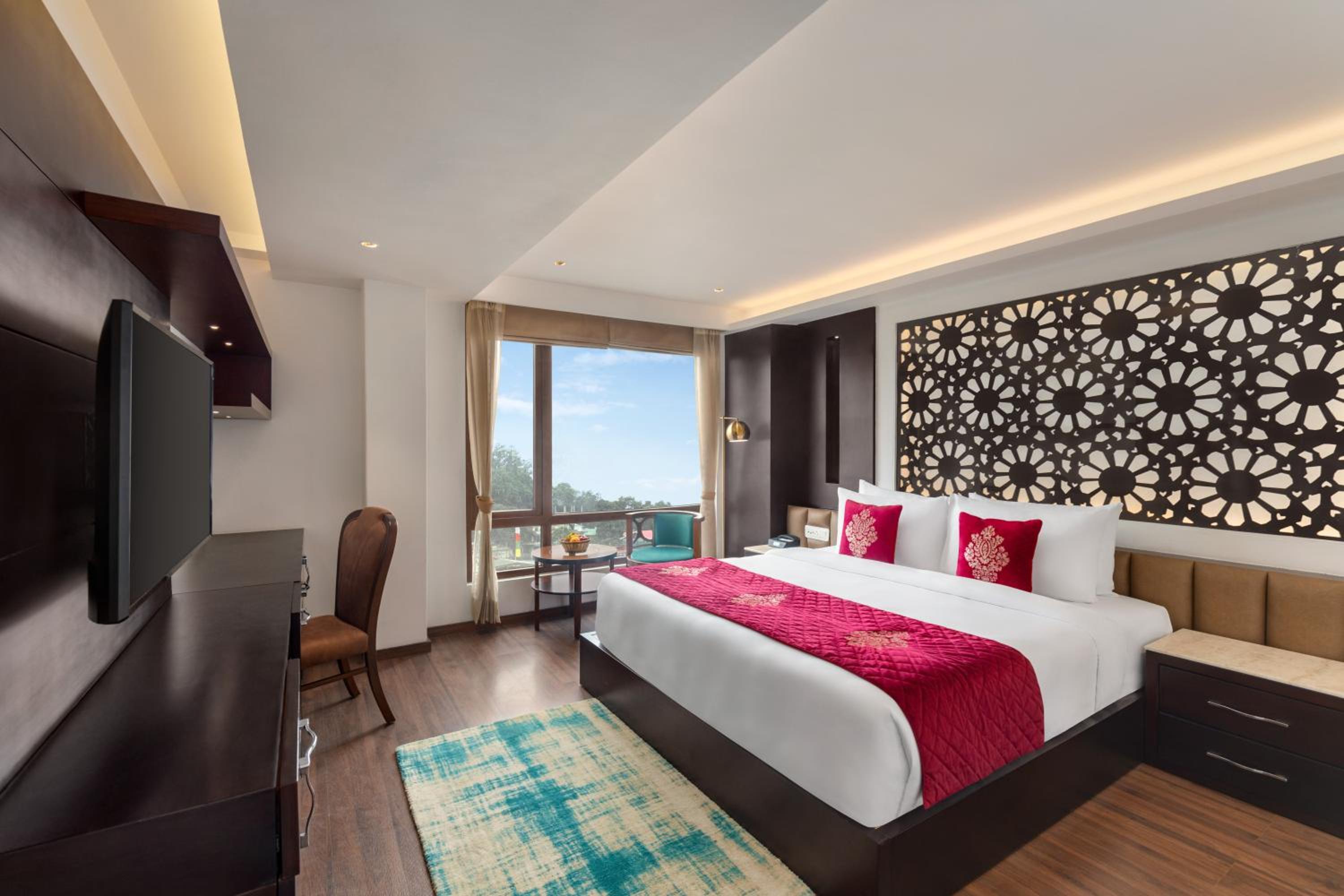 Deluxe King Room with Valley View - Photo 1