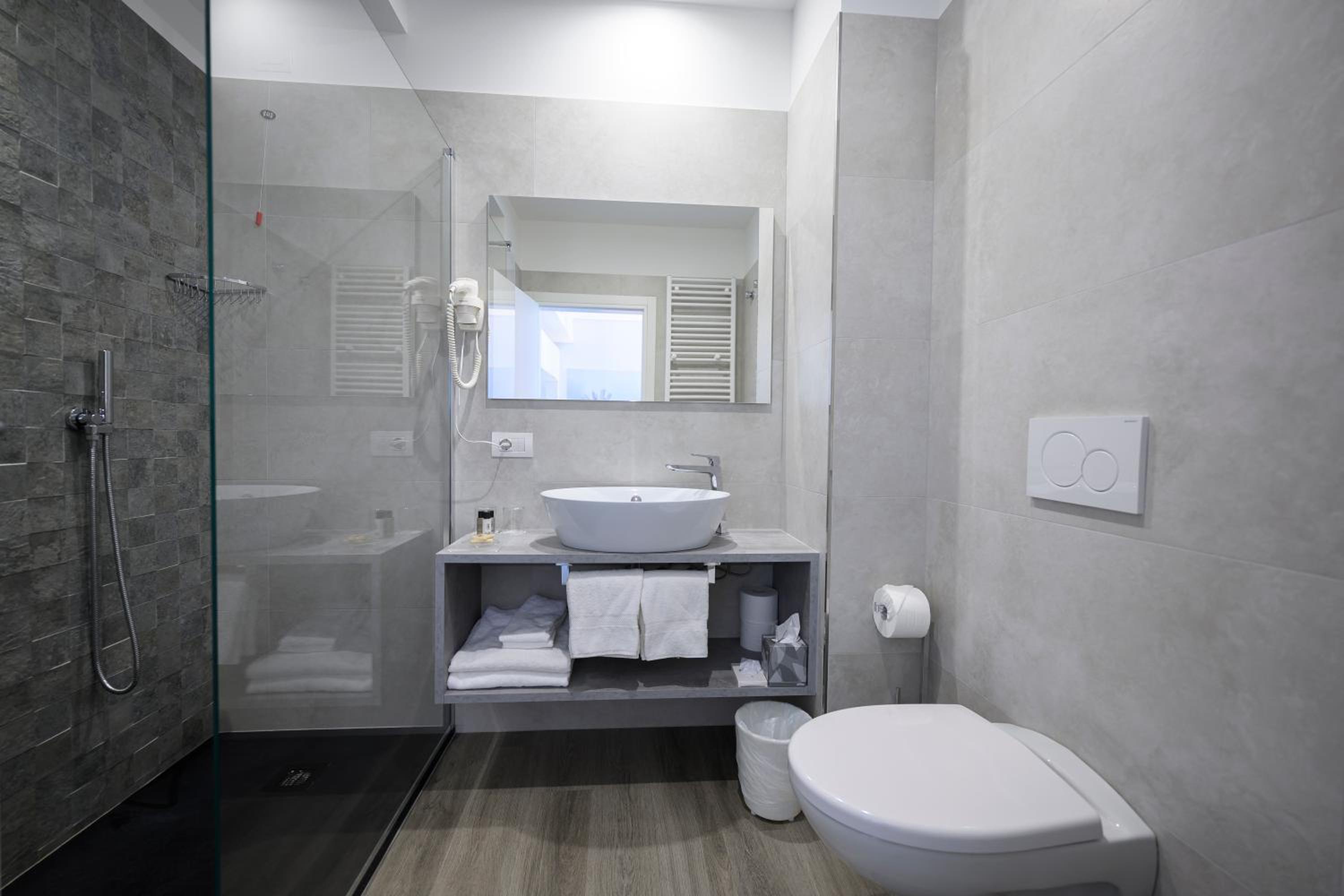 Superior Double or Twin Room - Photo 3