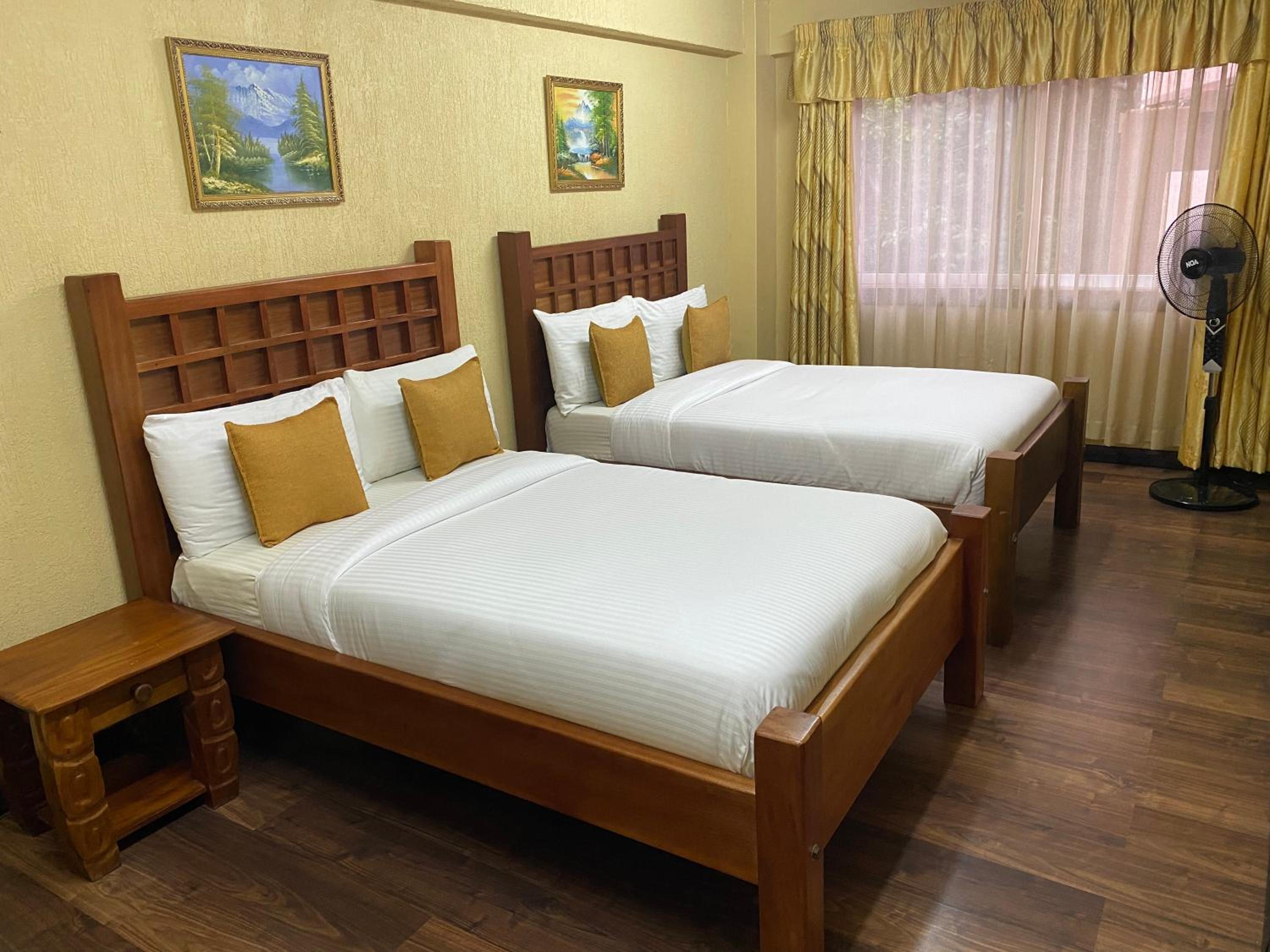 TWO BEDROOM APARTMENT WITH FAN - Photo 3