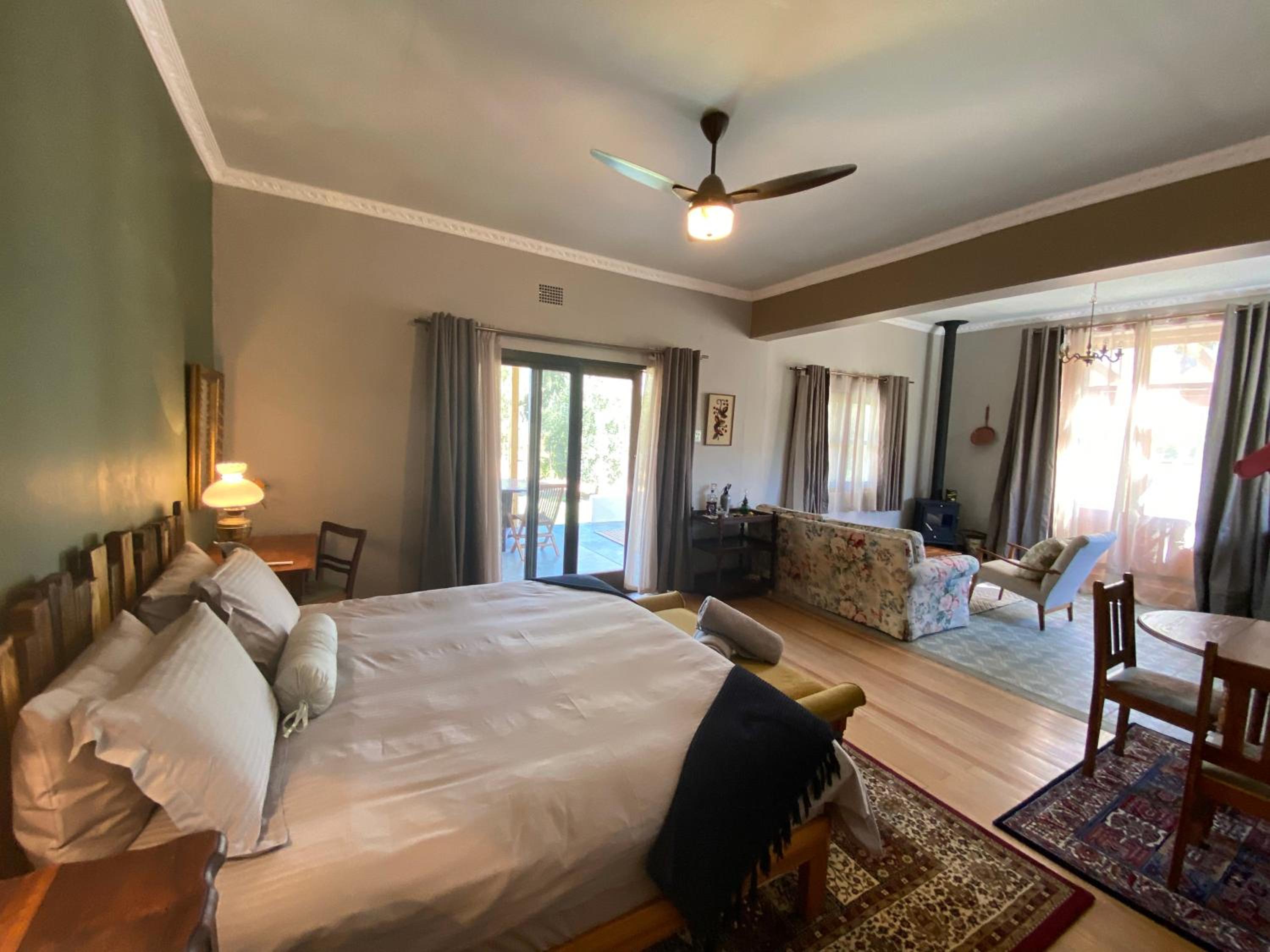 Deluxe King Suite - Photo 12