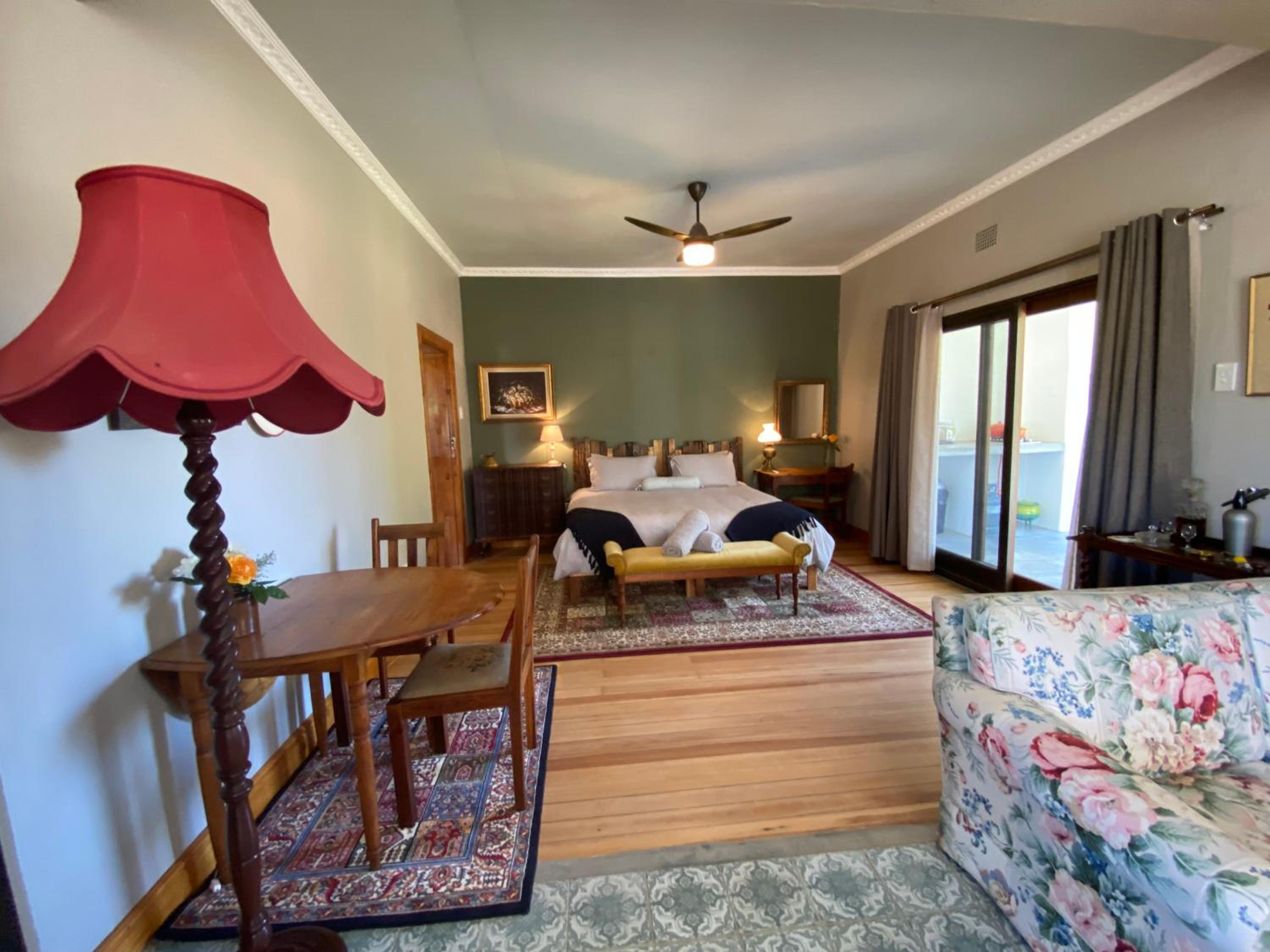 Deluxe King Suite - Photo 13