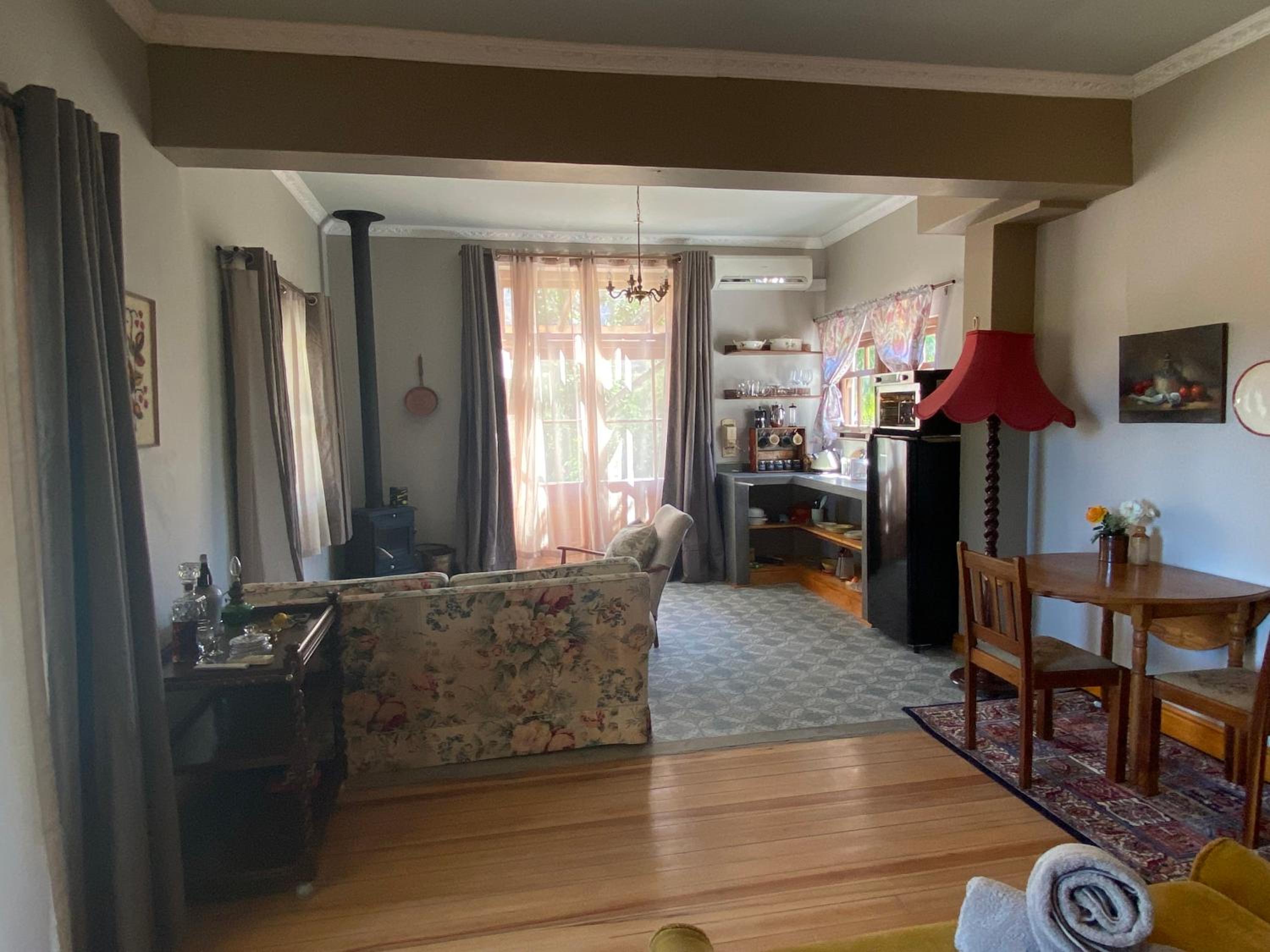 Deluxe King Suite - Photo 14
