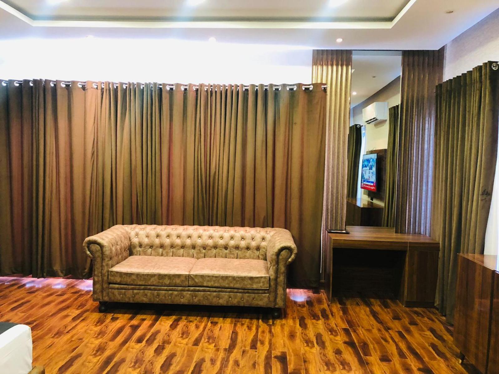 Suite with Mountain View