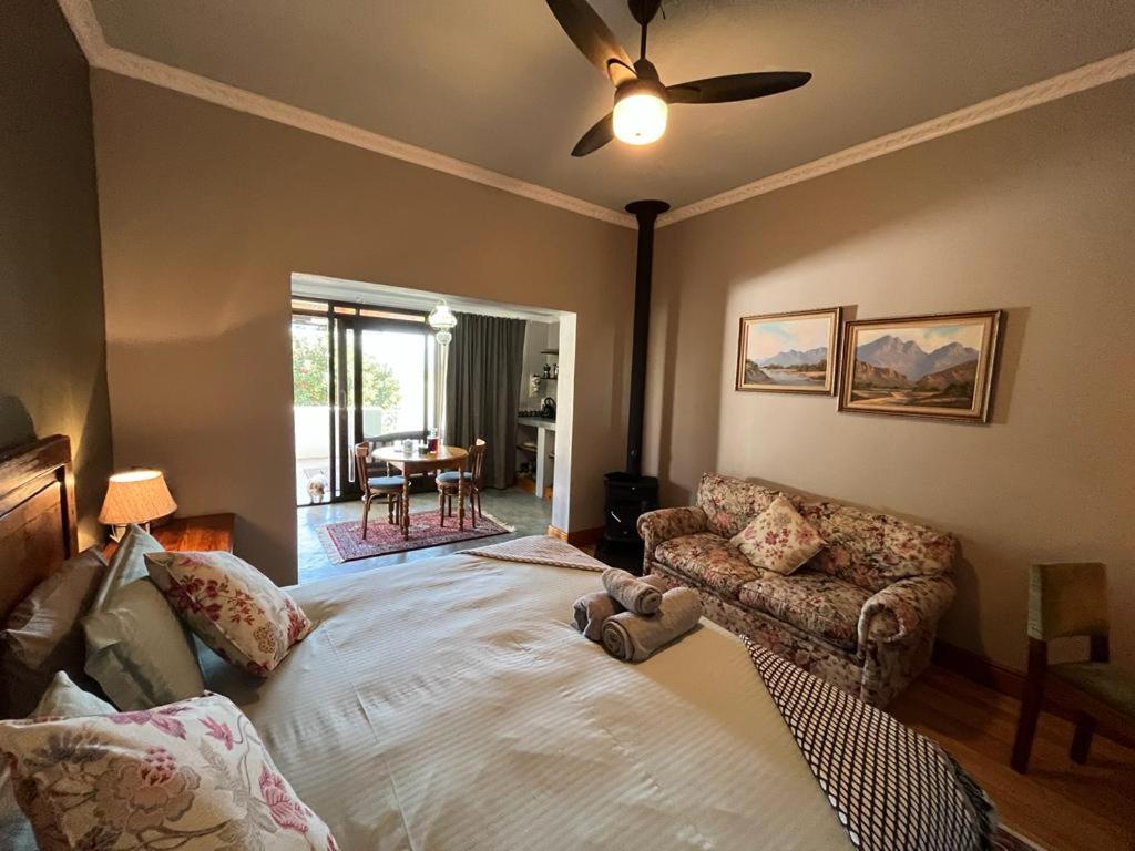 Classic King Room - Photo 16