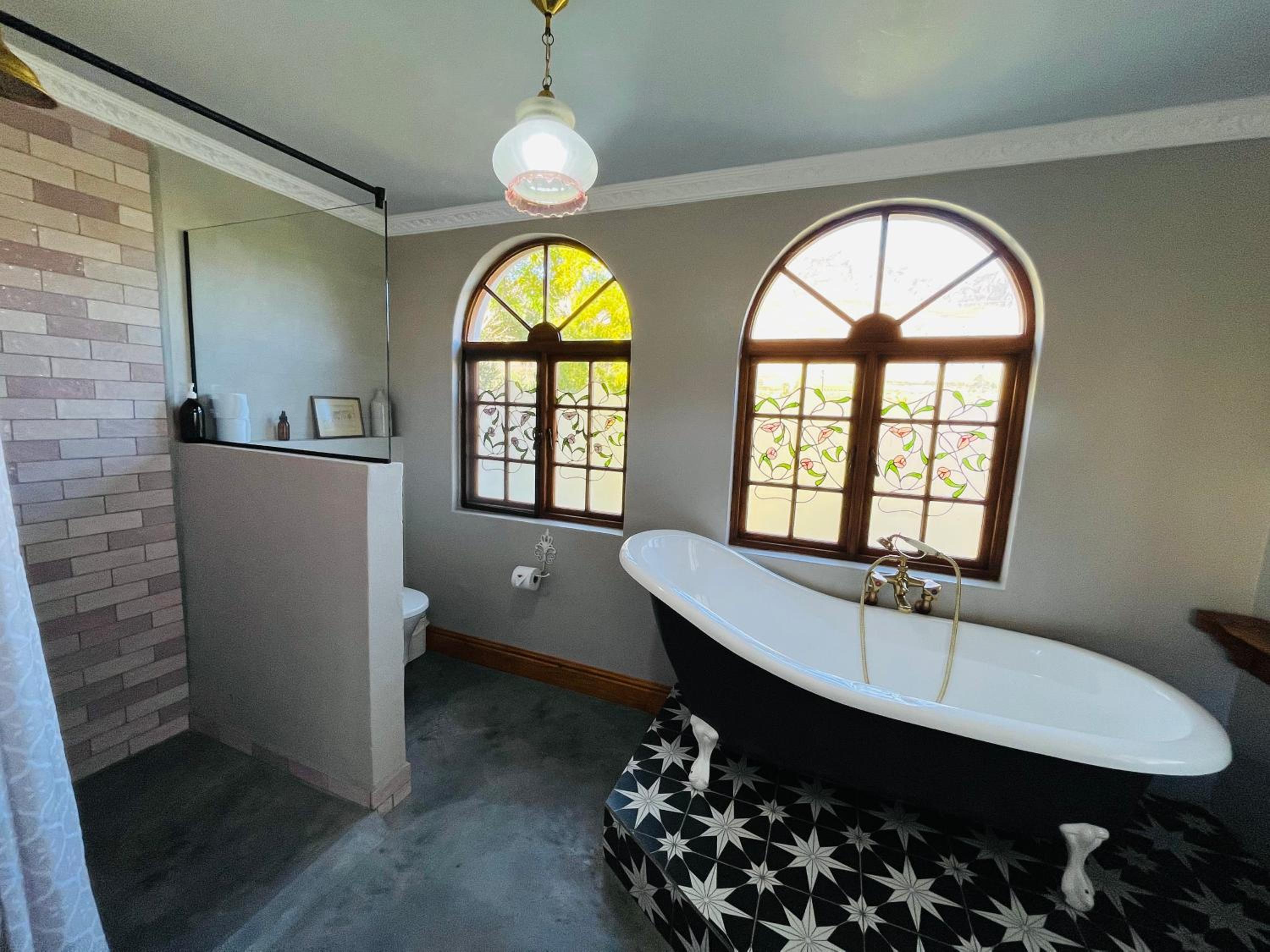 Classic King Room - Photo 15