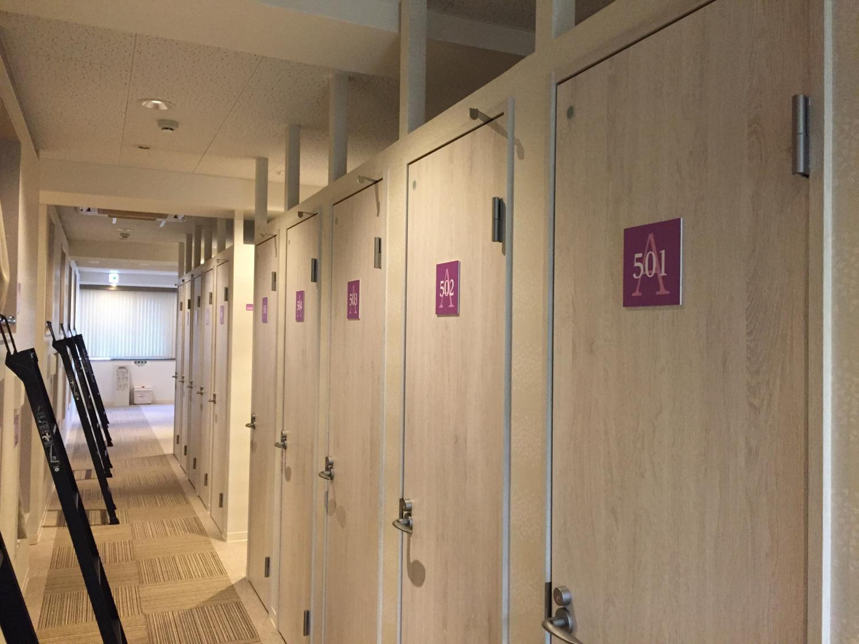 Capsule Room - Male Only photo 3