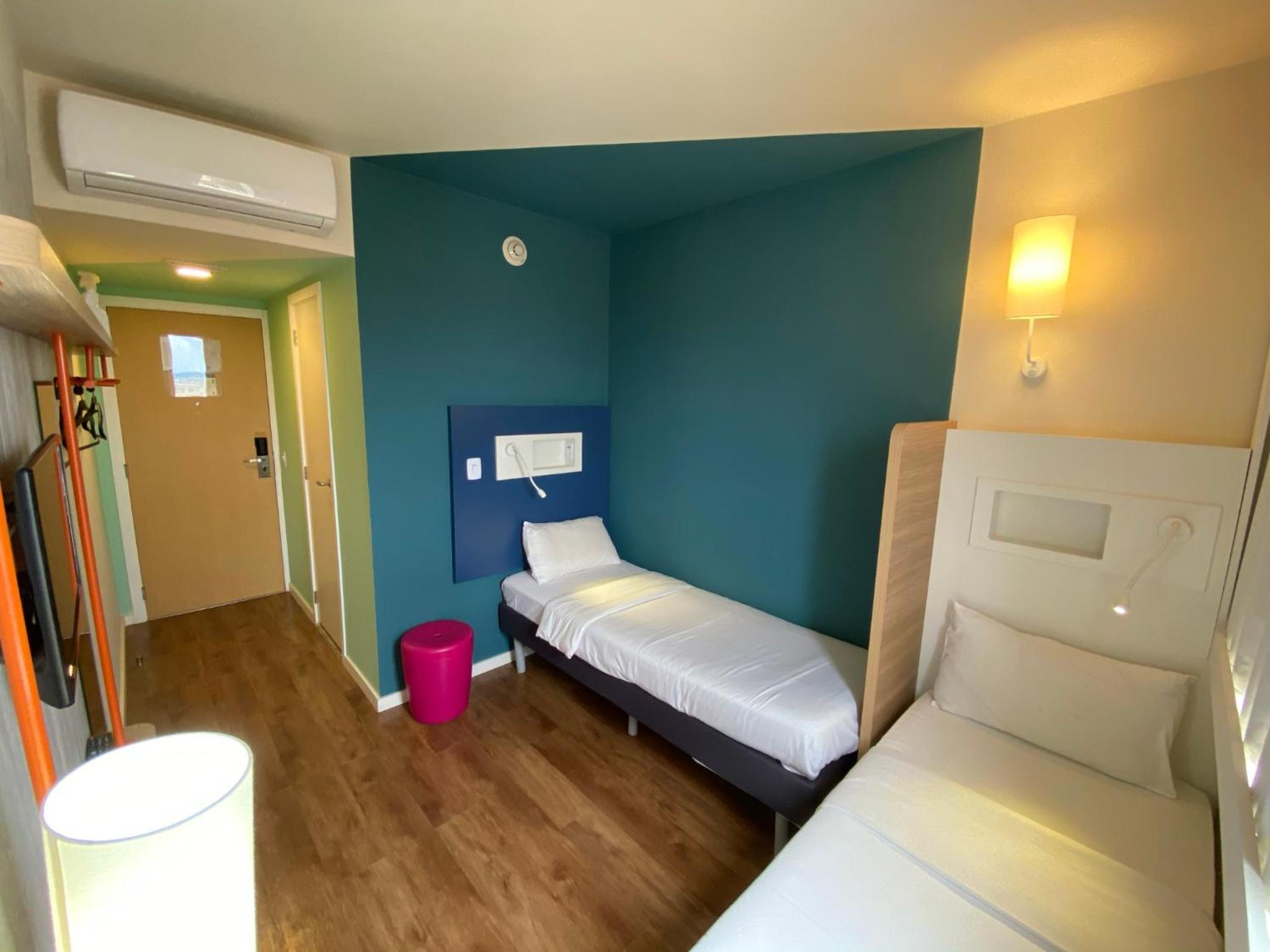 Standard Twin Room - Photo 15