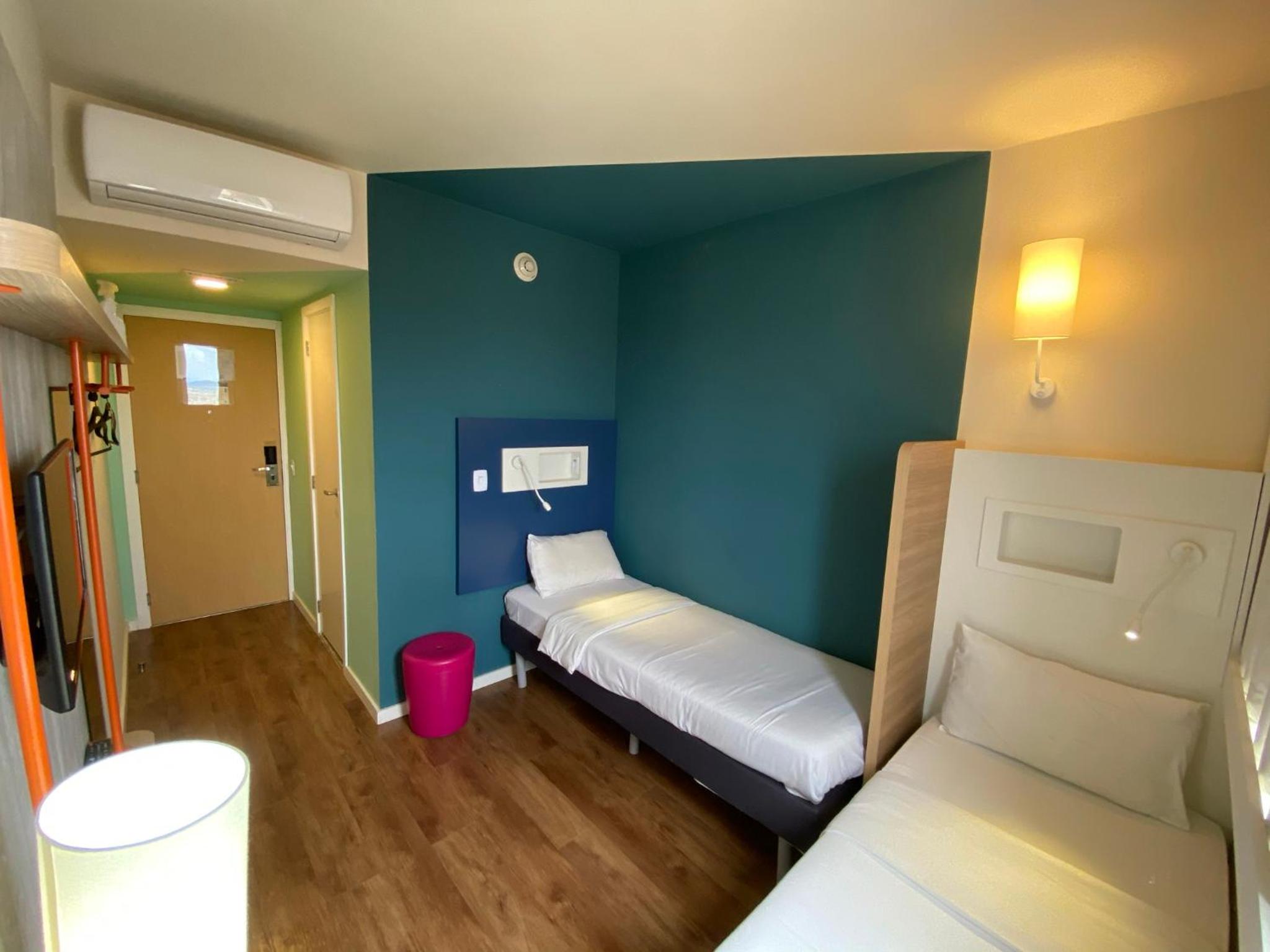 Standard Twin Room - Photo 11
