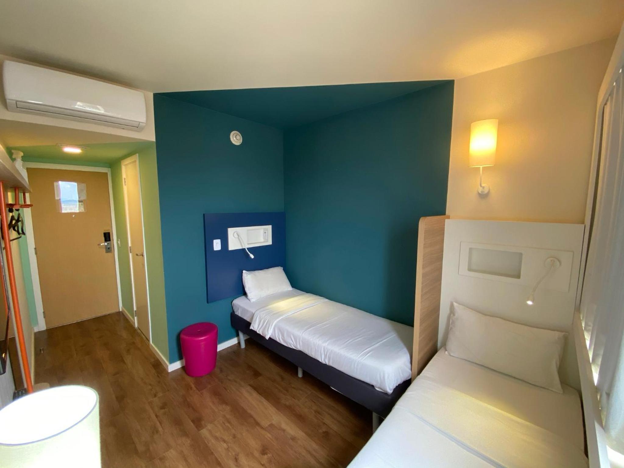 Standard Twin Room - Photo 13