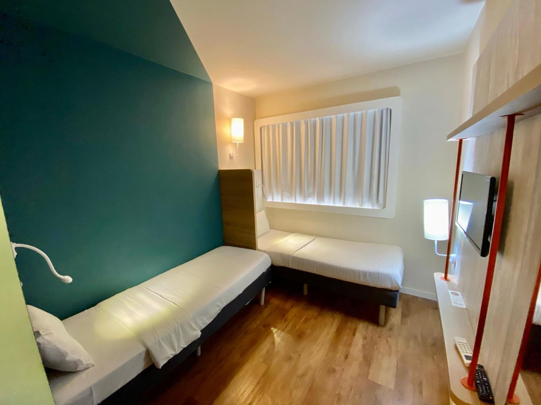 Standard Twin Room - Photo 14