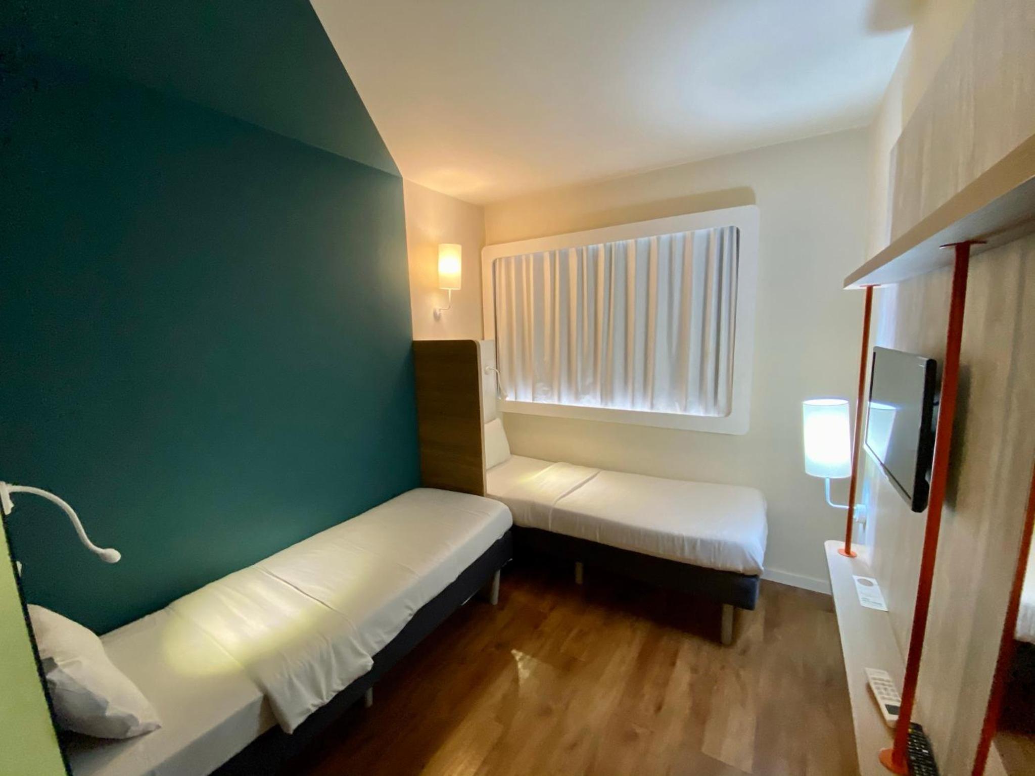 Standard Twin Room - Photo 12