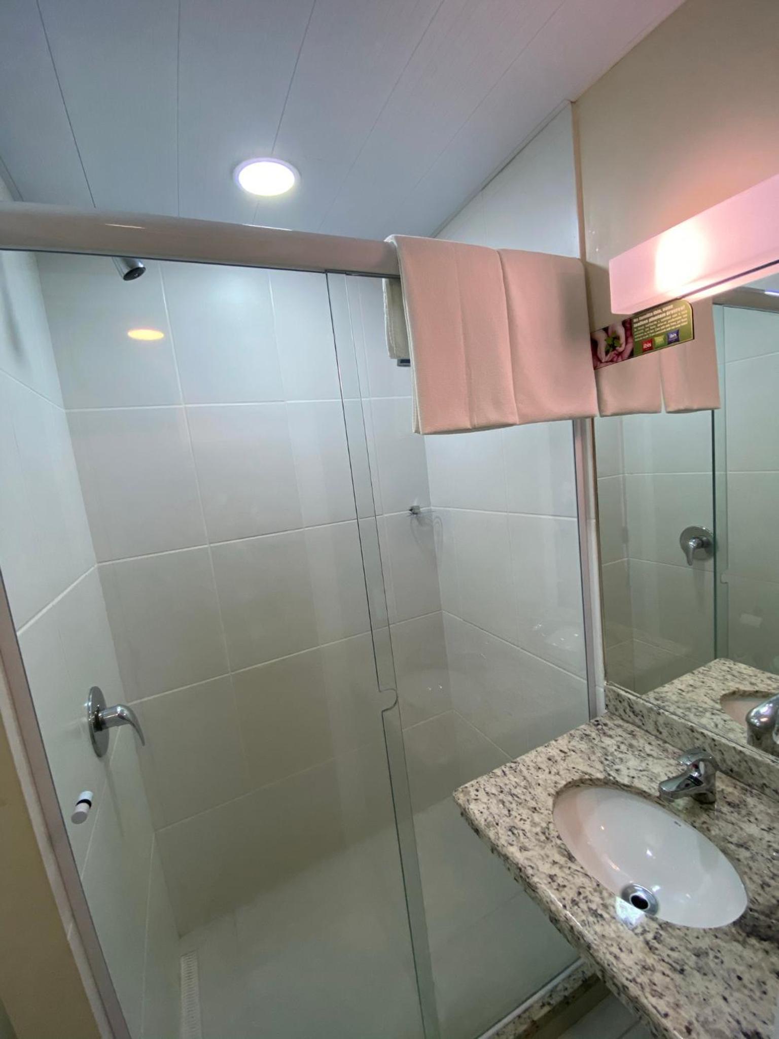 Standard Double Room - Photo 8