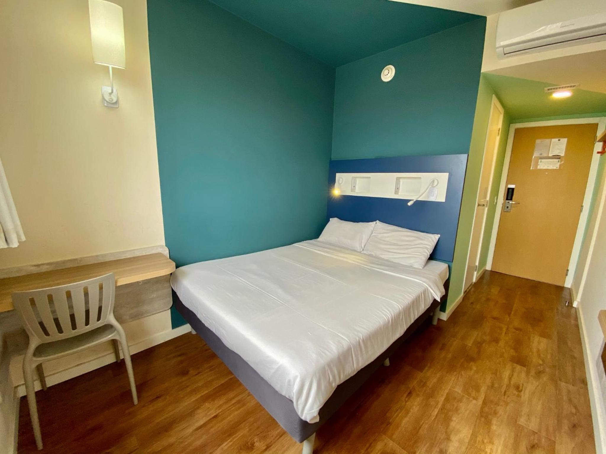 Standard Double Room - Photo 9