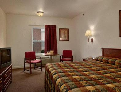 King Room - Non-Smoking - Photo 5
