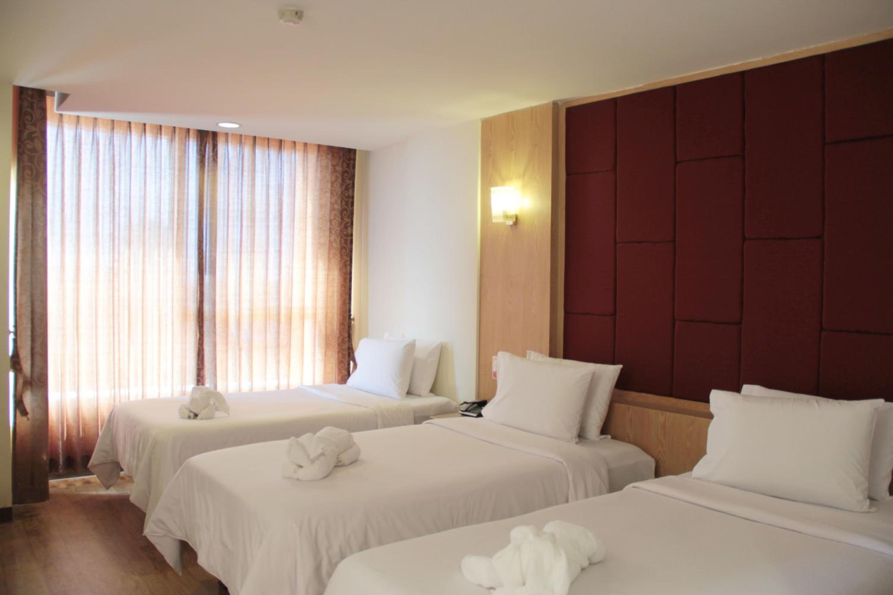 Deluxe Triple Room - Photo 10