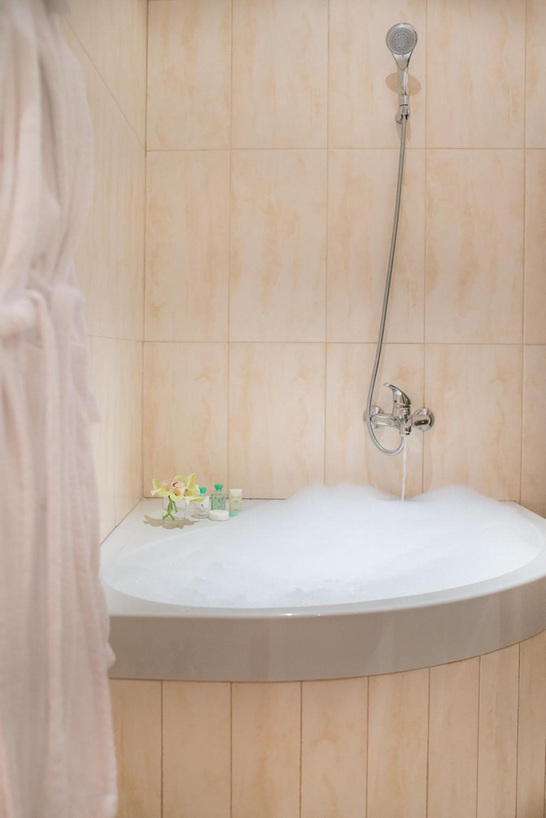 Suite - Photo 18