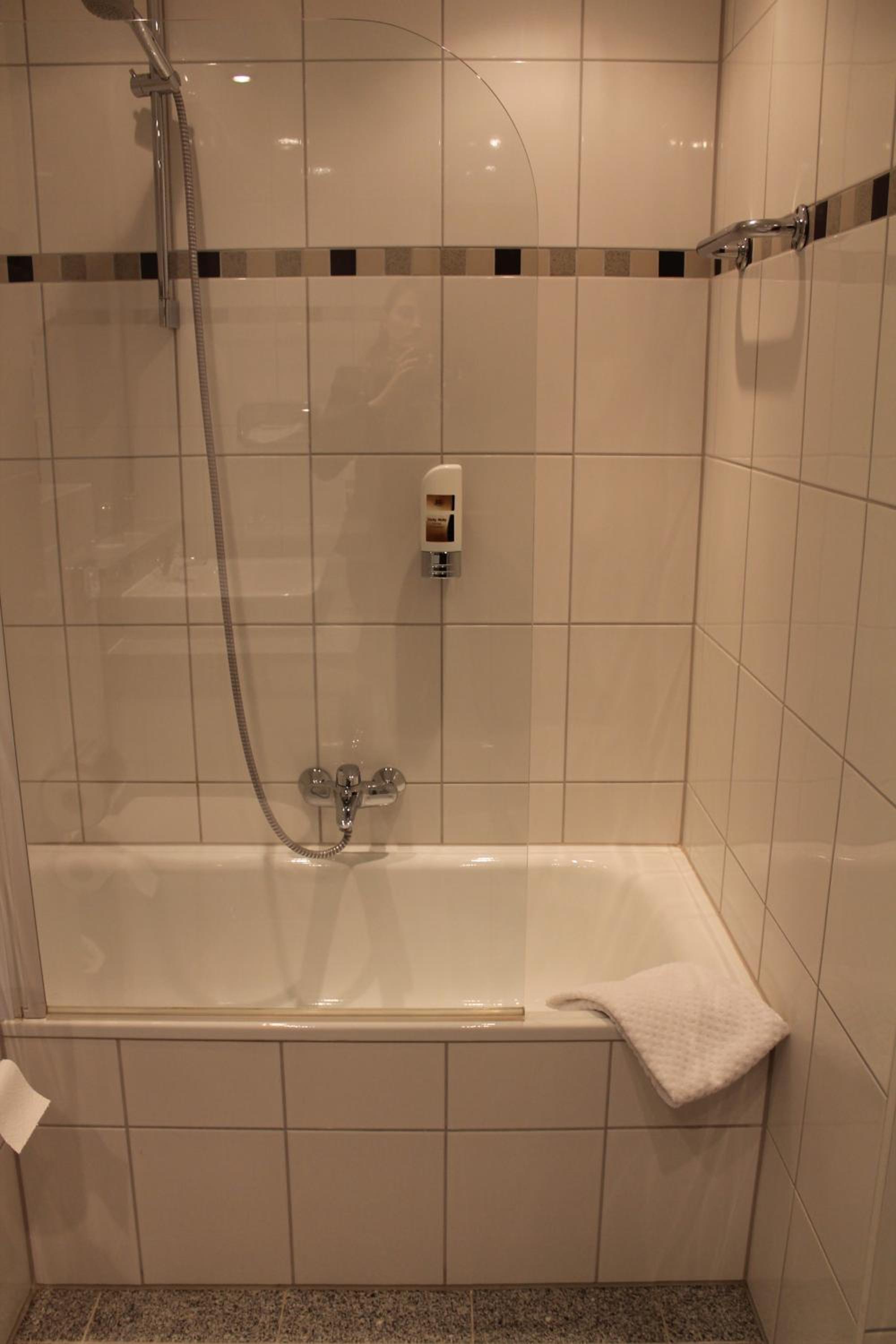 Single Room photo 3
