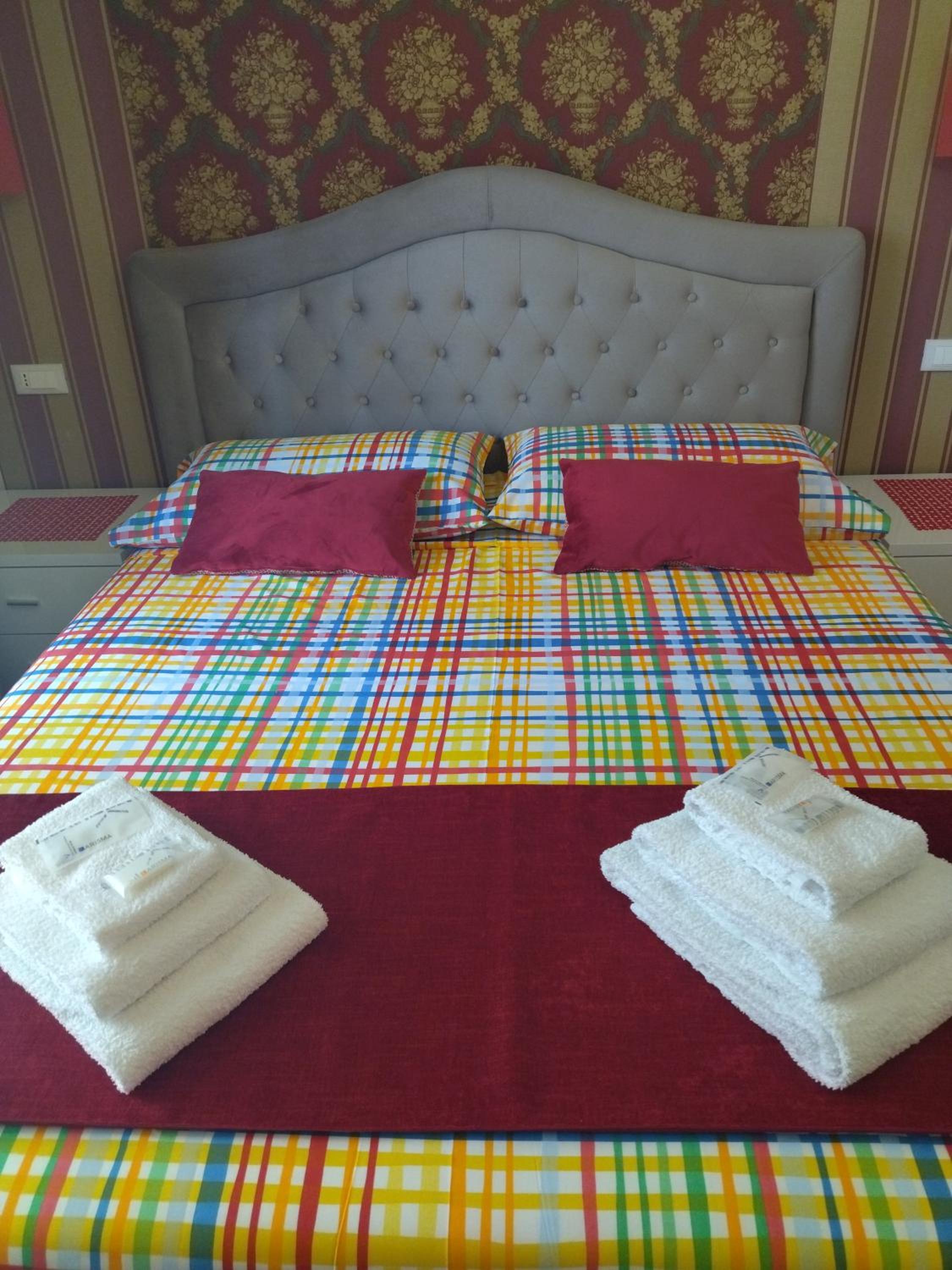 Double Room with Private Bathroom - Photo 30