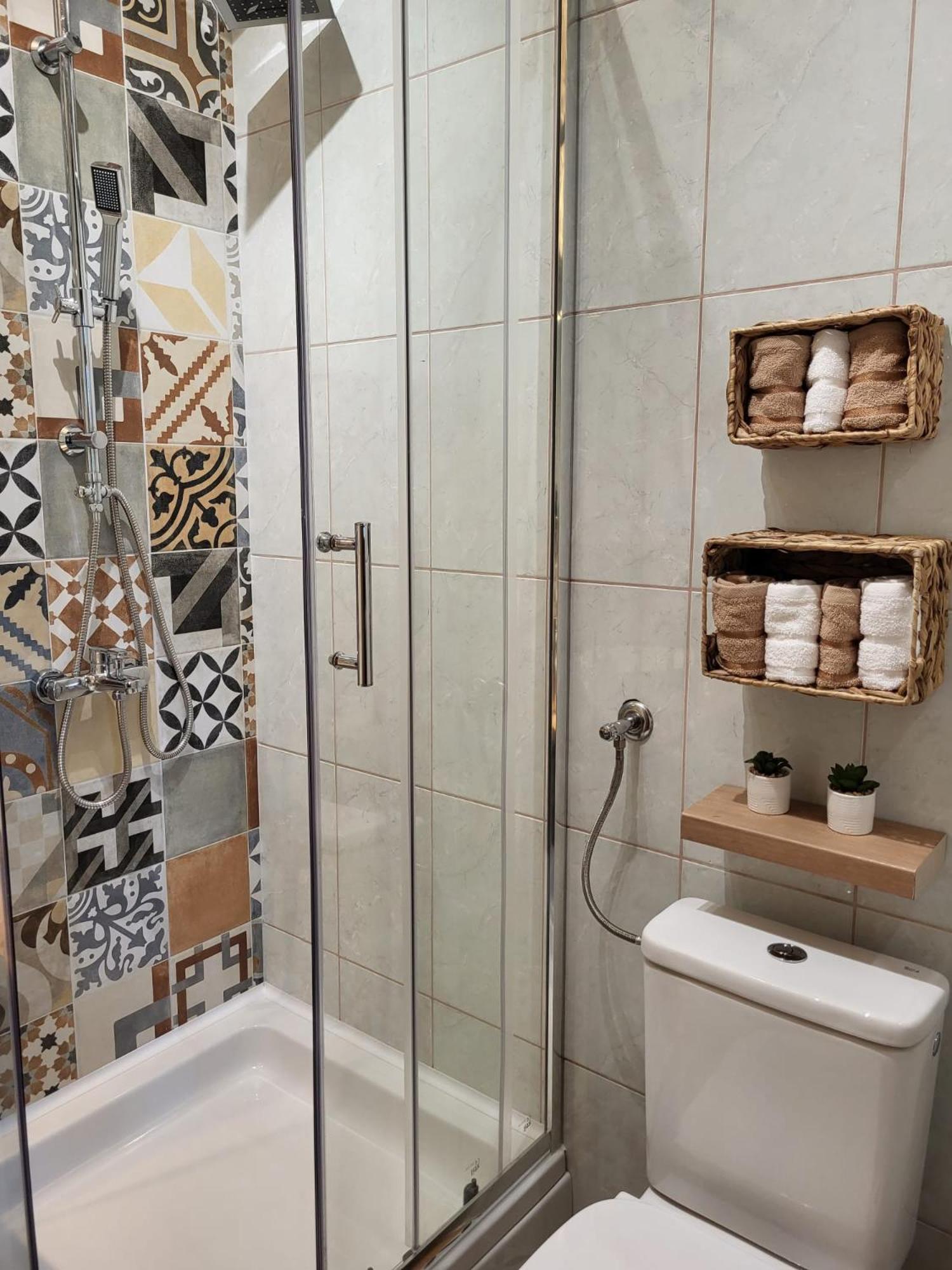 Single Room with Private Bathroom photo 1