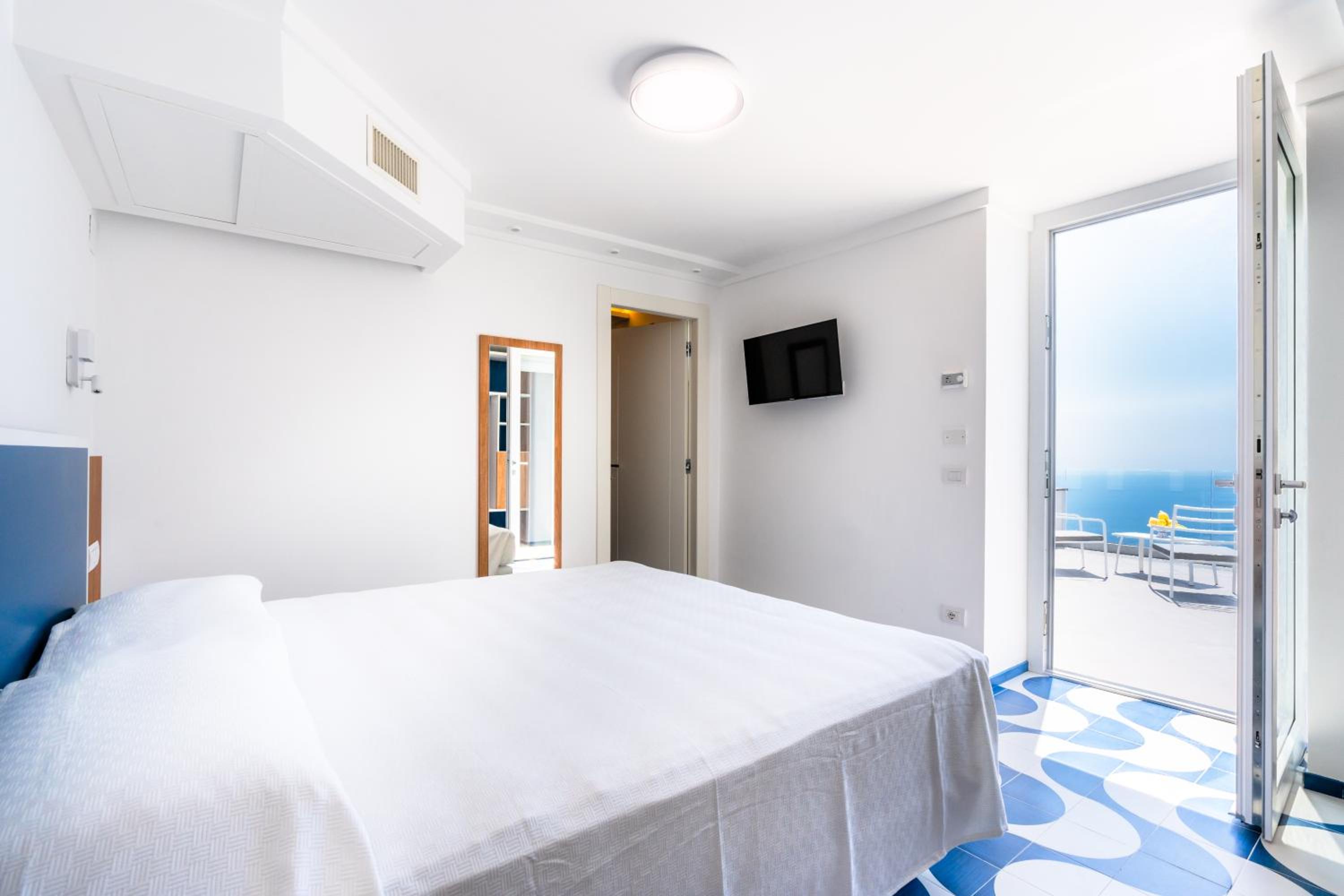 Superior Double Room - Photo 1