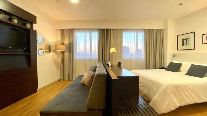 Deluxe Room (2 Adults + 1 Child) - Photo 3
