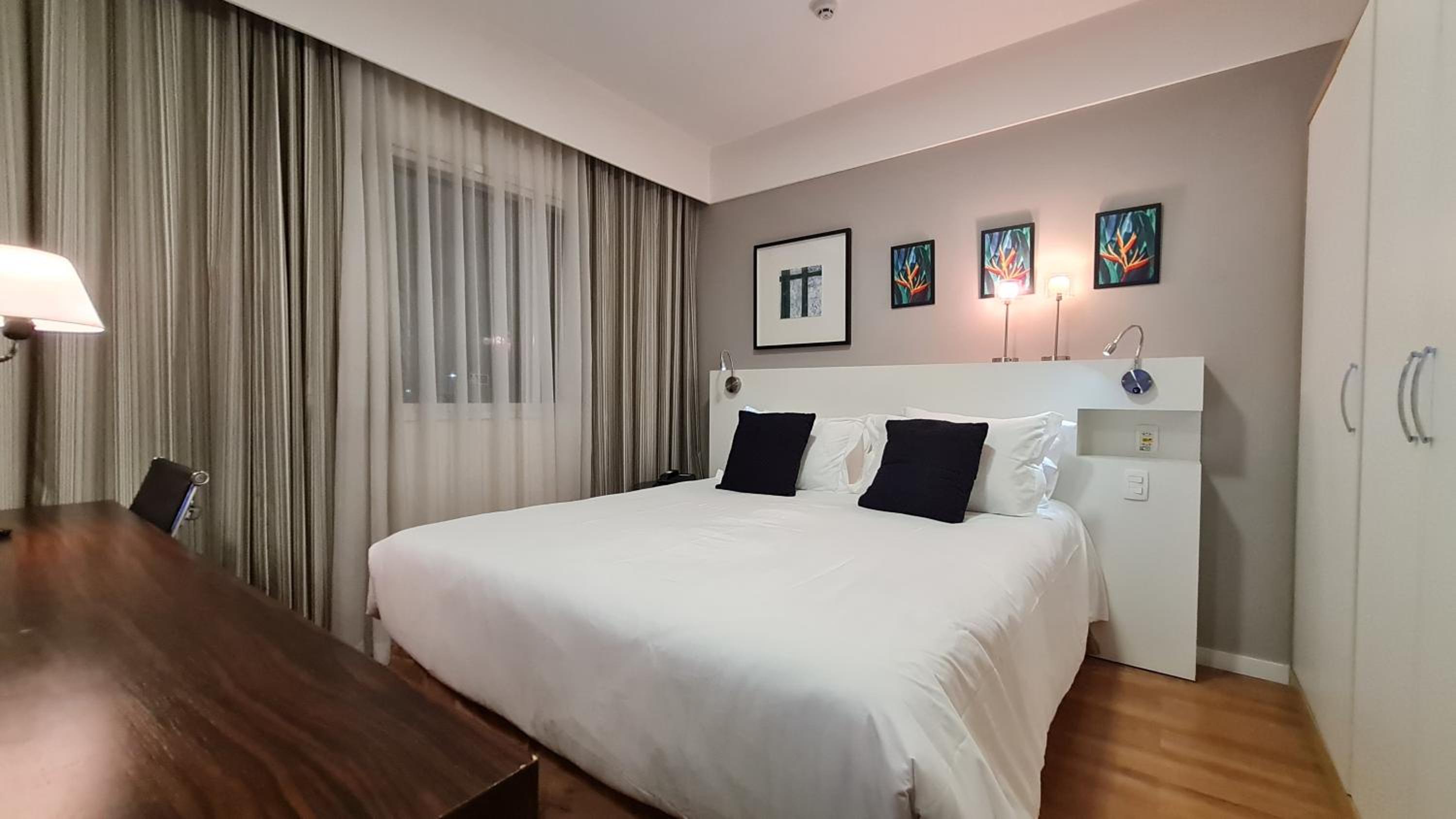 Deluxe Queen Room - Photo 1