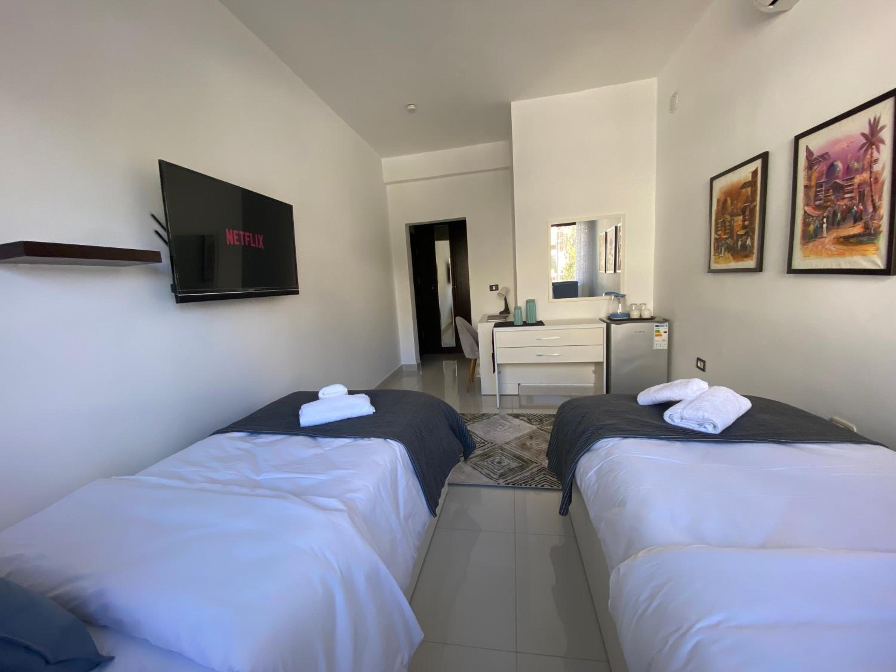 Deluxe Double or Twin Room - Photo 5