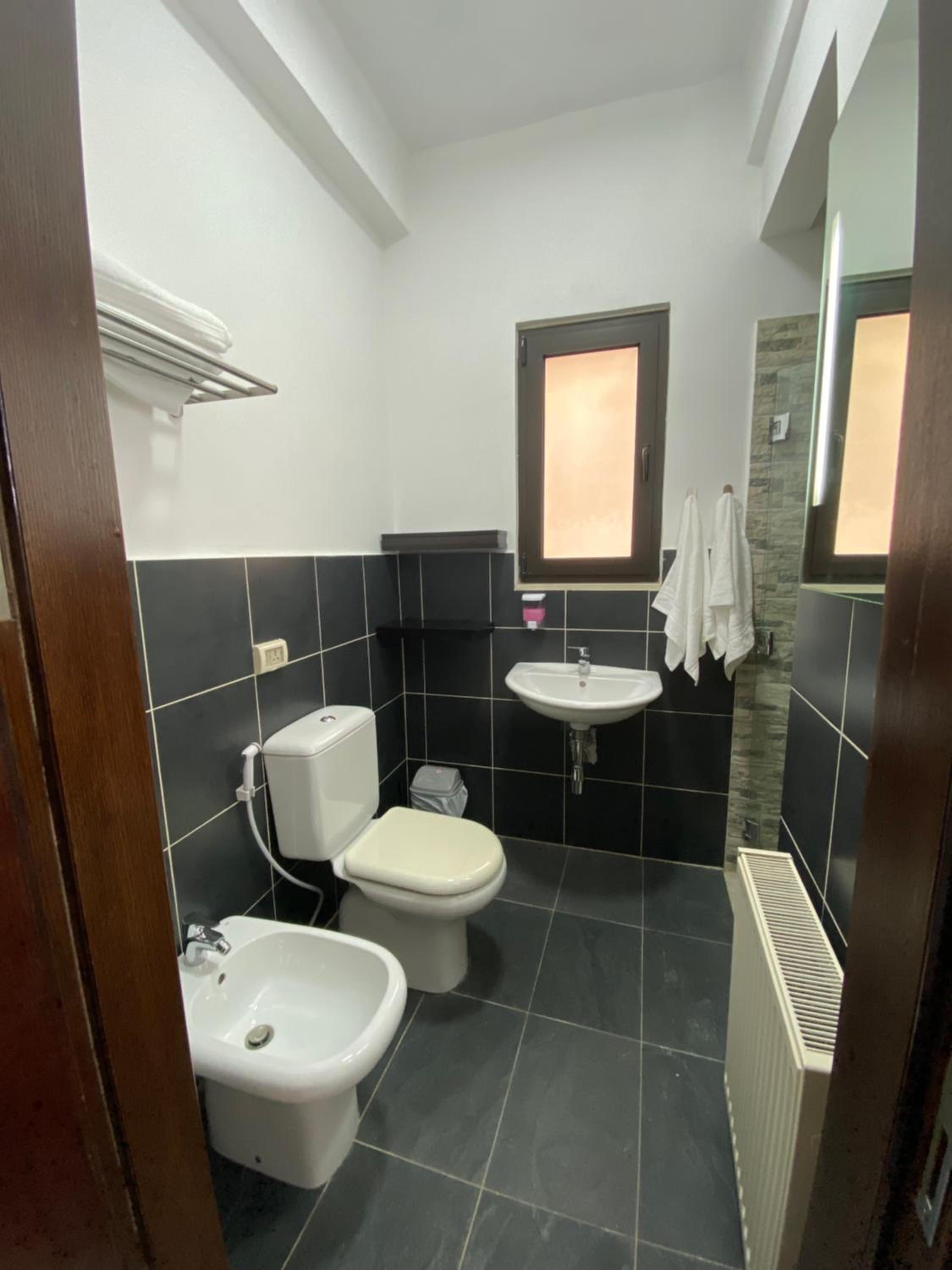 Deluxe Double or Twin Room - Photo 6