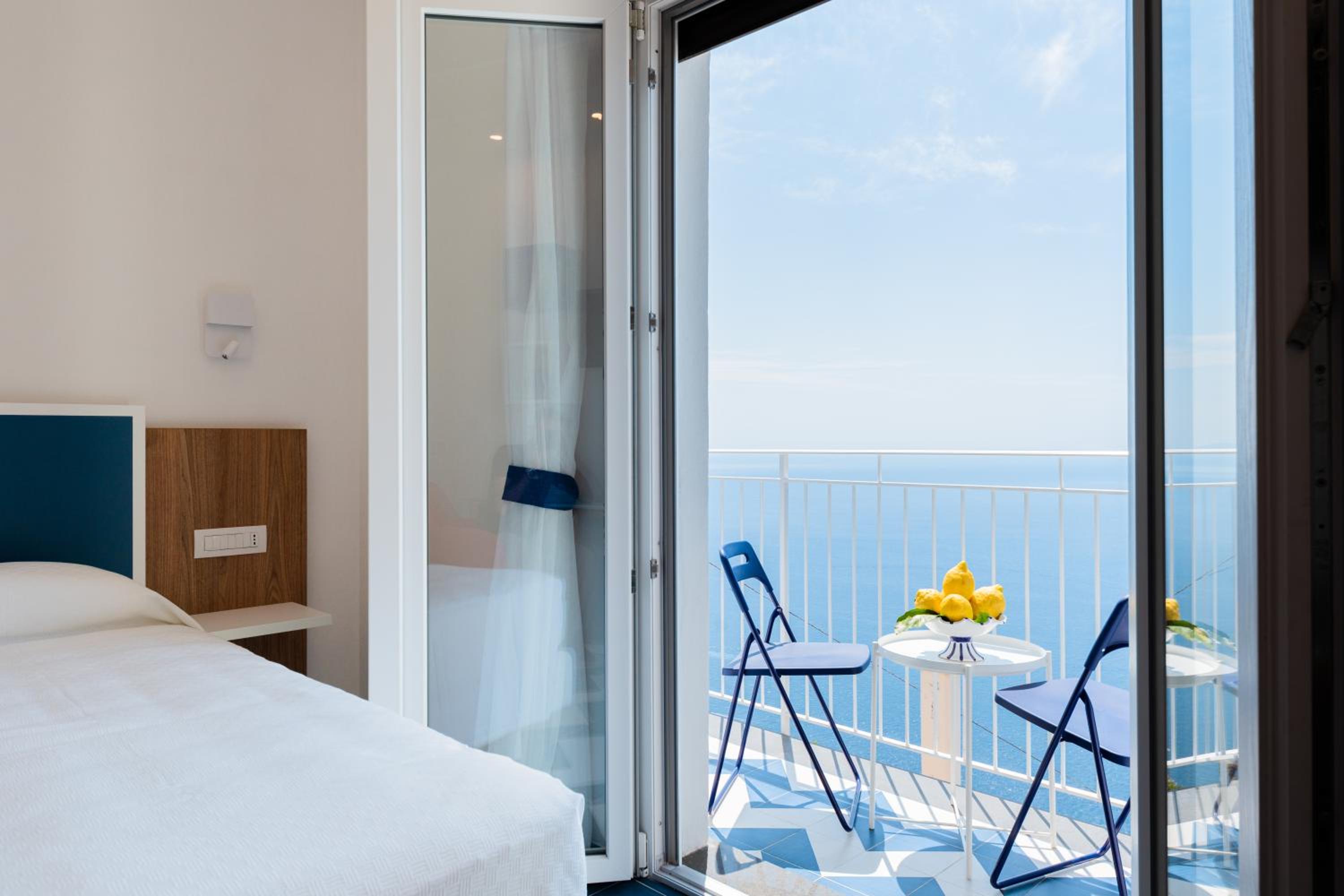 Deluxe Double or Twin Room with Sea View - Photo 7