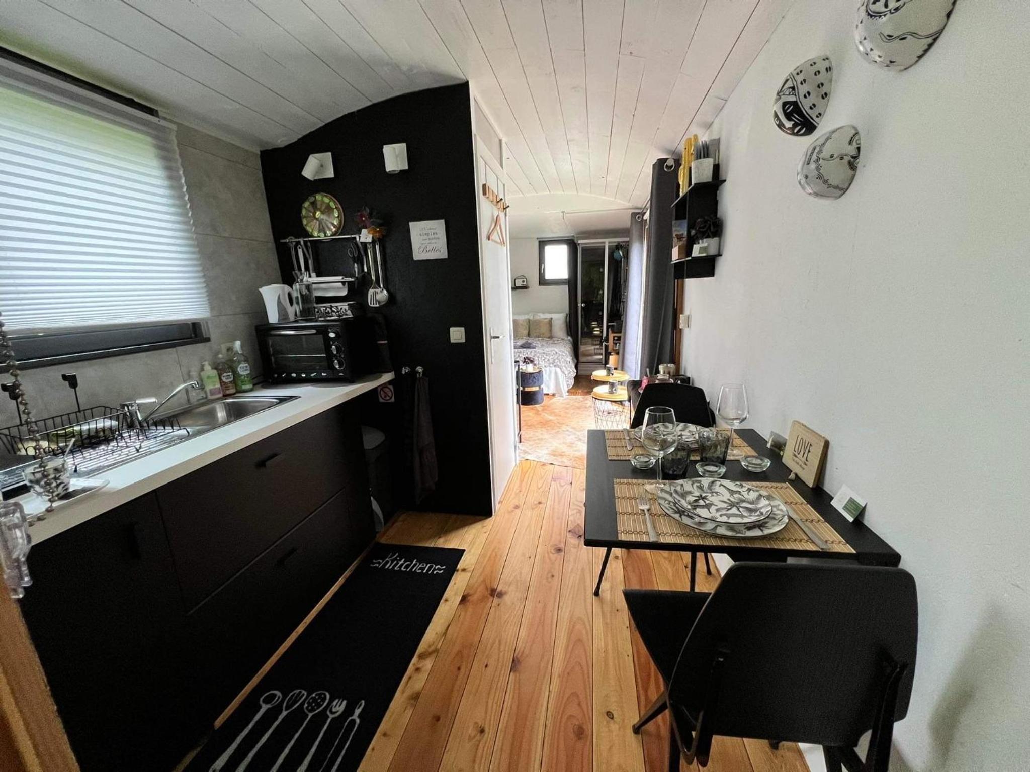 Double Room with Private Bathroom - Photo 4
