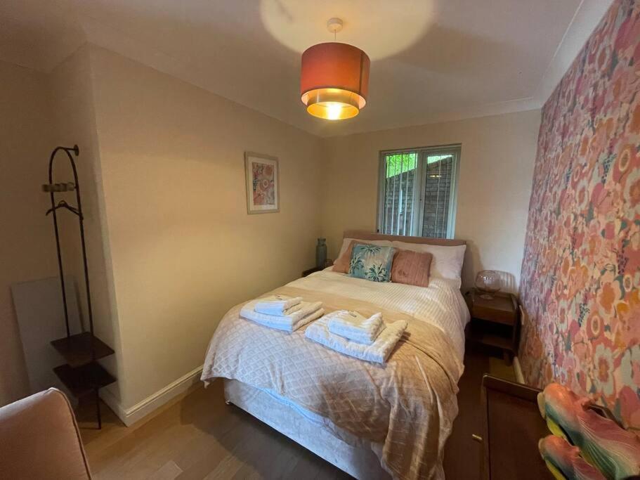 Five-Bedroom House photo 1