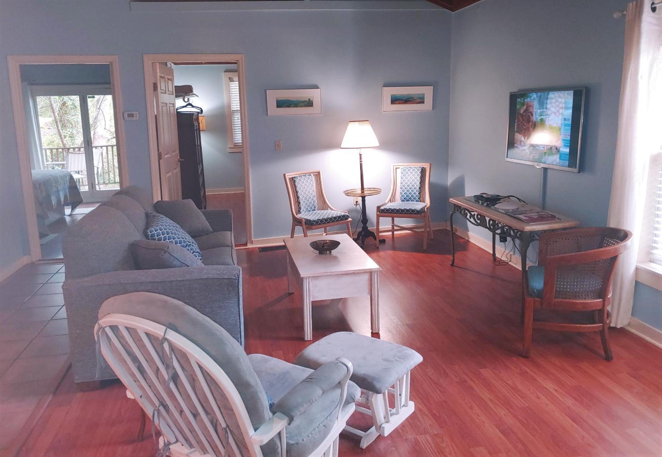 Cottage - Pet-Friendly