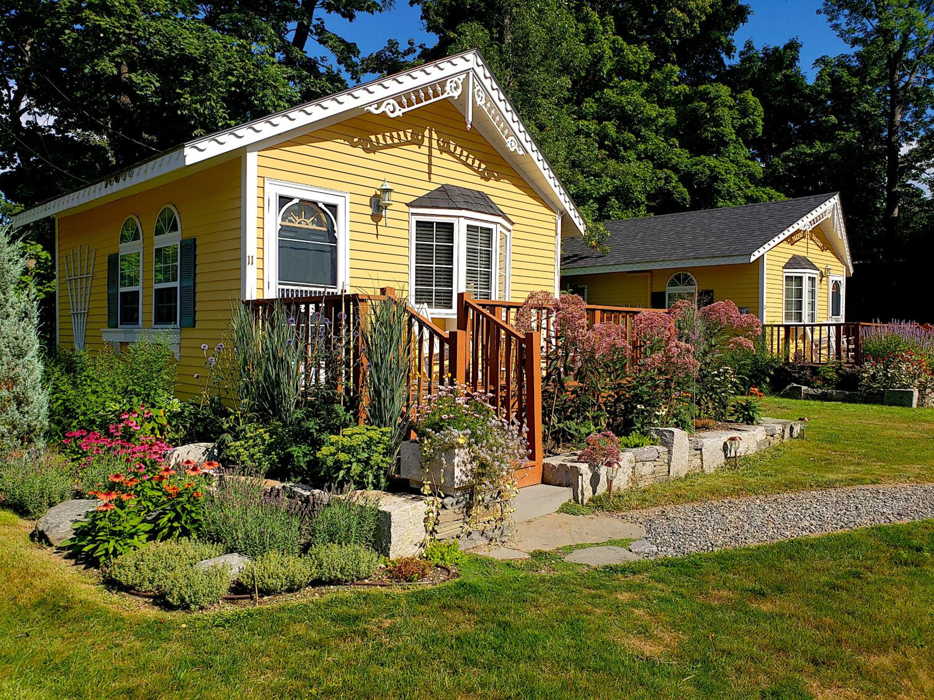 Garden Cottage King - Garden View