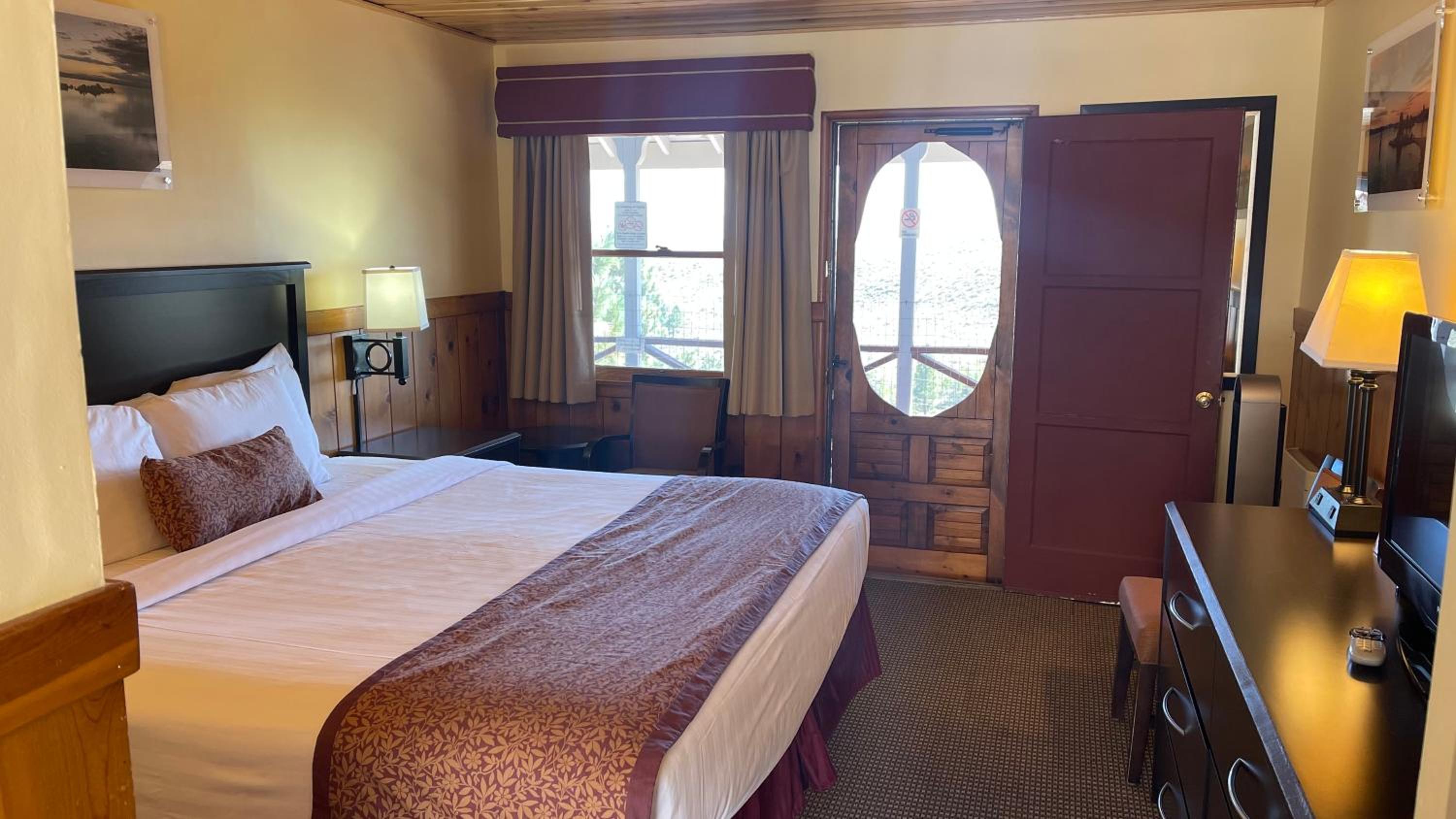King Room with Balcony photo 1