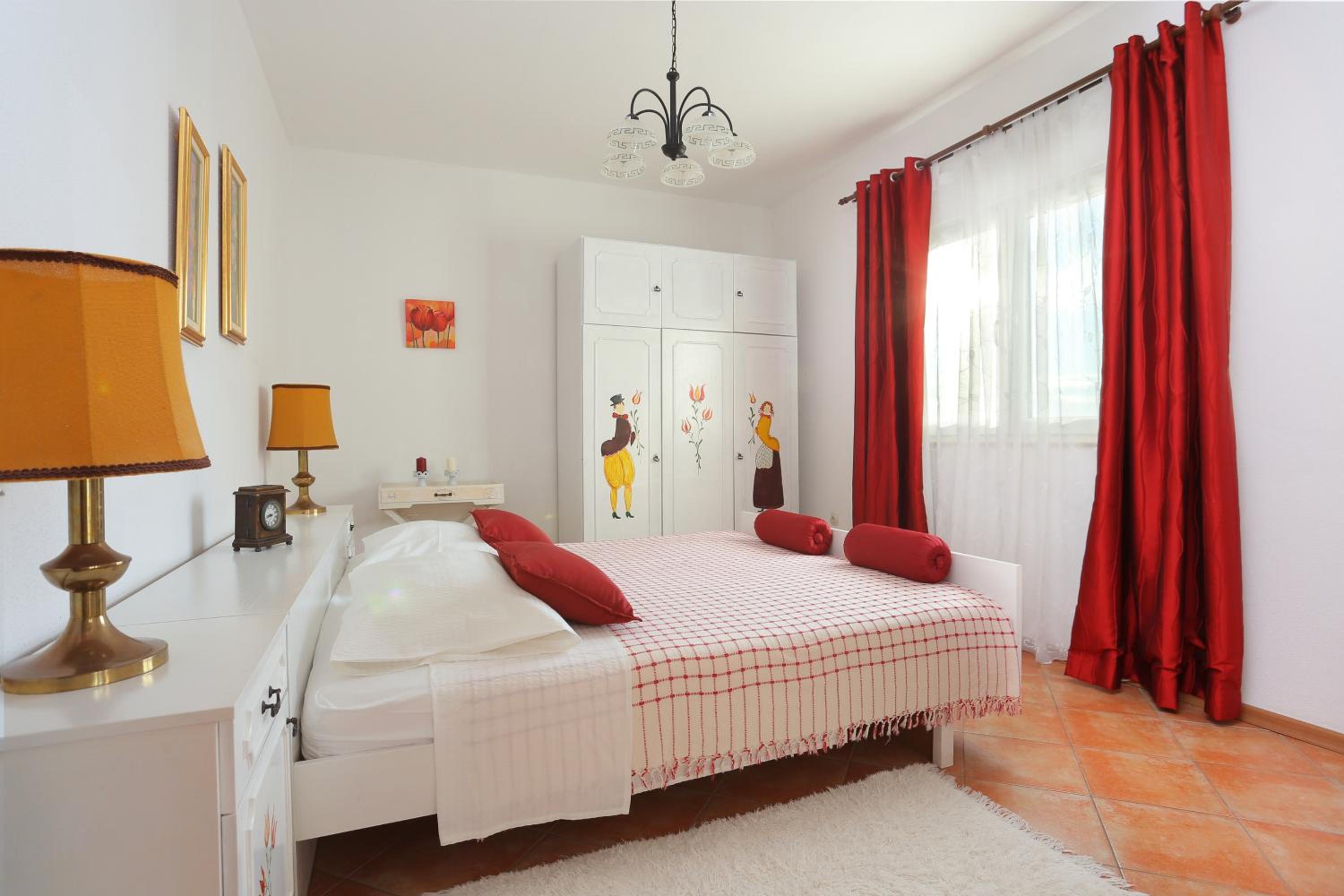 Two-Bedroom Apartment With Terrace And Sea View